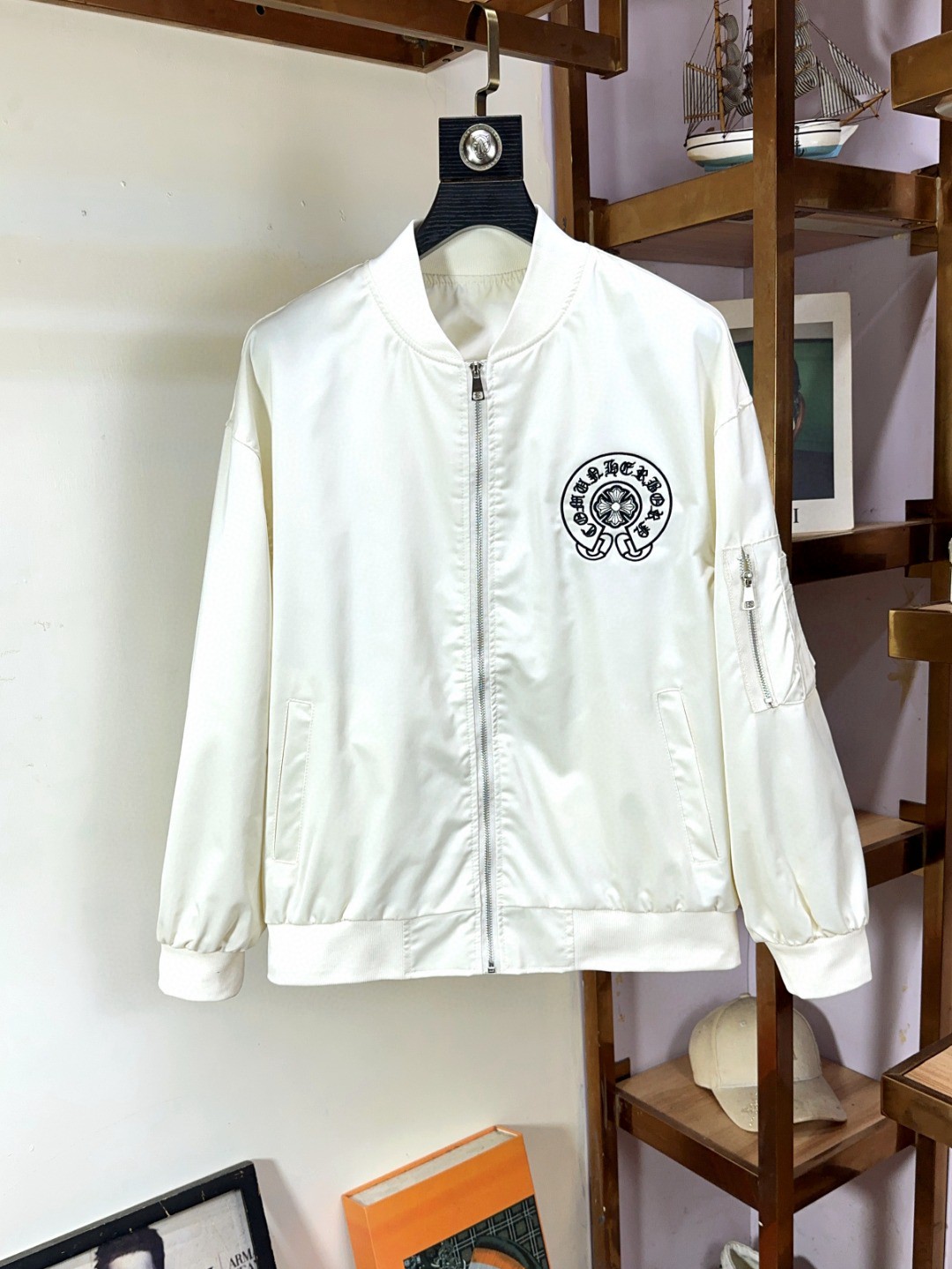 NO:127405,Crowxin New fashion high-end men's style, classic and explosive jackets are recommended for warmth!  Men's jacket, fashionable and casual jacket, high-woven and super delicate high-tech smooth composite fabric material, the texture of the fabric is very high-end and delicate, with a strong sense of class, large logo embroidery design on the chest, and all accessories are customized to create a brand logo. It is both business and casual, and the style is versatile and suitable for all occasions, and anyone can easily control it!  Code number M-3XL, chrome hearts, jackets & coats, jackets & coats, alexander wang19860909克罗心 新款时尚高端男款,经典爆款夹克保暖推荐！男士外套,时尚休闲外套夹克 ,高织超细腻的高科技爽滑复合布材质,面料的质感很高档细腻,档次感强 ,胸前大logo刺绣设计,辅料全定制出品牌logo.商务休闲兼备款,款式百搭适合各种场合 ,任何人都可以轻松驾驭！码数M-3XL,,chrome hearts,jackets & coats,jackets & coats,alexander wang,Men's clothing