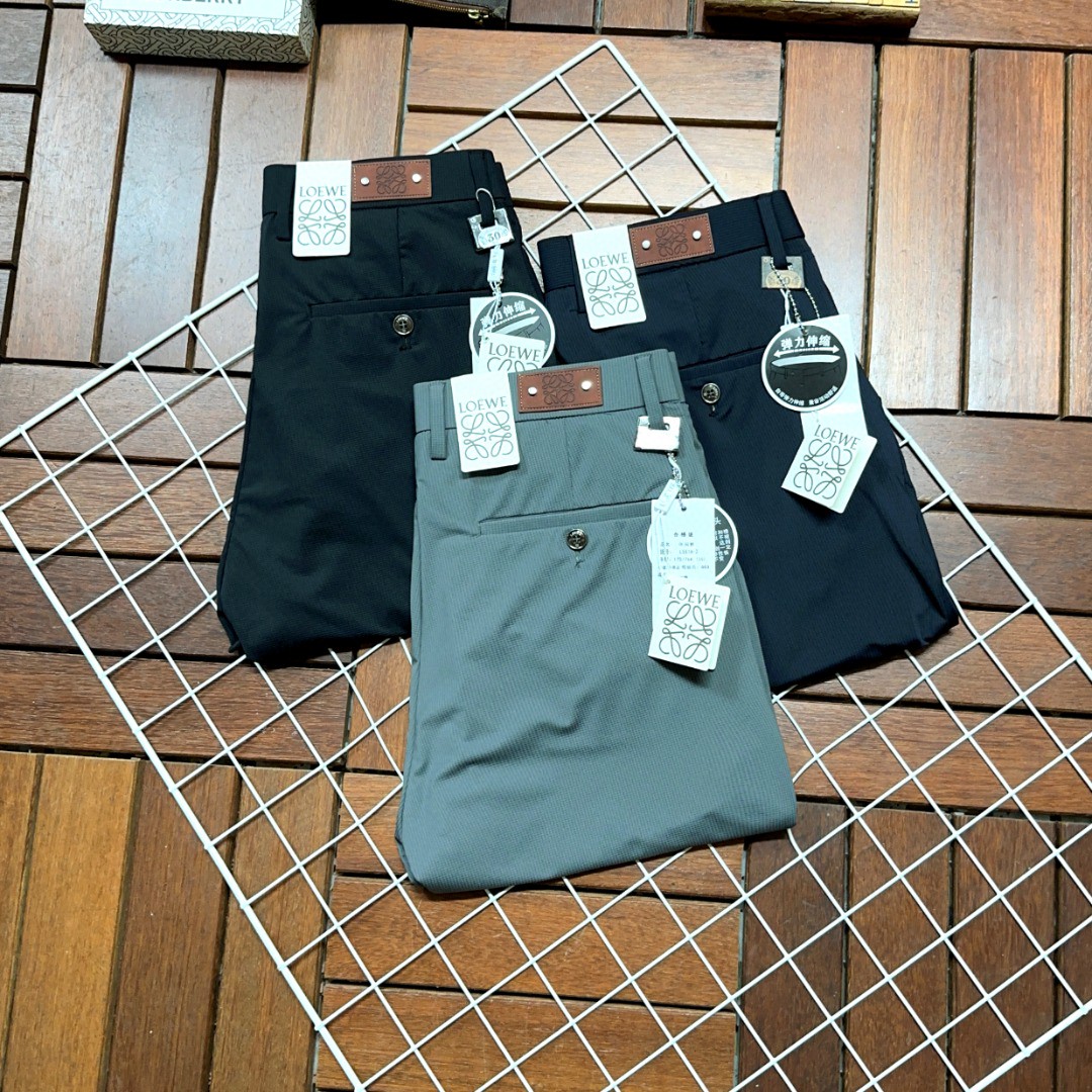 NO:127427,Loewe, popular products are coming, new products, available in counters, physical stores have the best casual pants and trousers, the original 1:1 product, suitable for all ages. The highest version of the imported European fabric in the market. It is comfortable, soft and skin-friendly, and the upper body effect is super fashionable and versatile, straight and stylish, and a must-have for the wardrobe!  Suitable for any occasion Size: 29-40, loewe, loewe, alexander wang19860909Loewe 罗意威 爆款来袭 新款新品 专柜有售 实体店已极品休闲裤西裤专柜原版1:1好货,适合各个年龄段.市场最高版本的欧洲进口面料.舒适柔软亲肤,上身效果超级棒时尚百搭,笔挺有型,衣橱必备！适合任何场合穿着 尺码:29-40,,loewe,loewe,alexander wang,Men's clothing