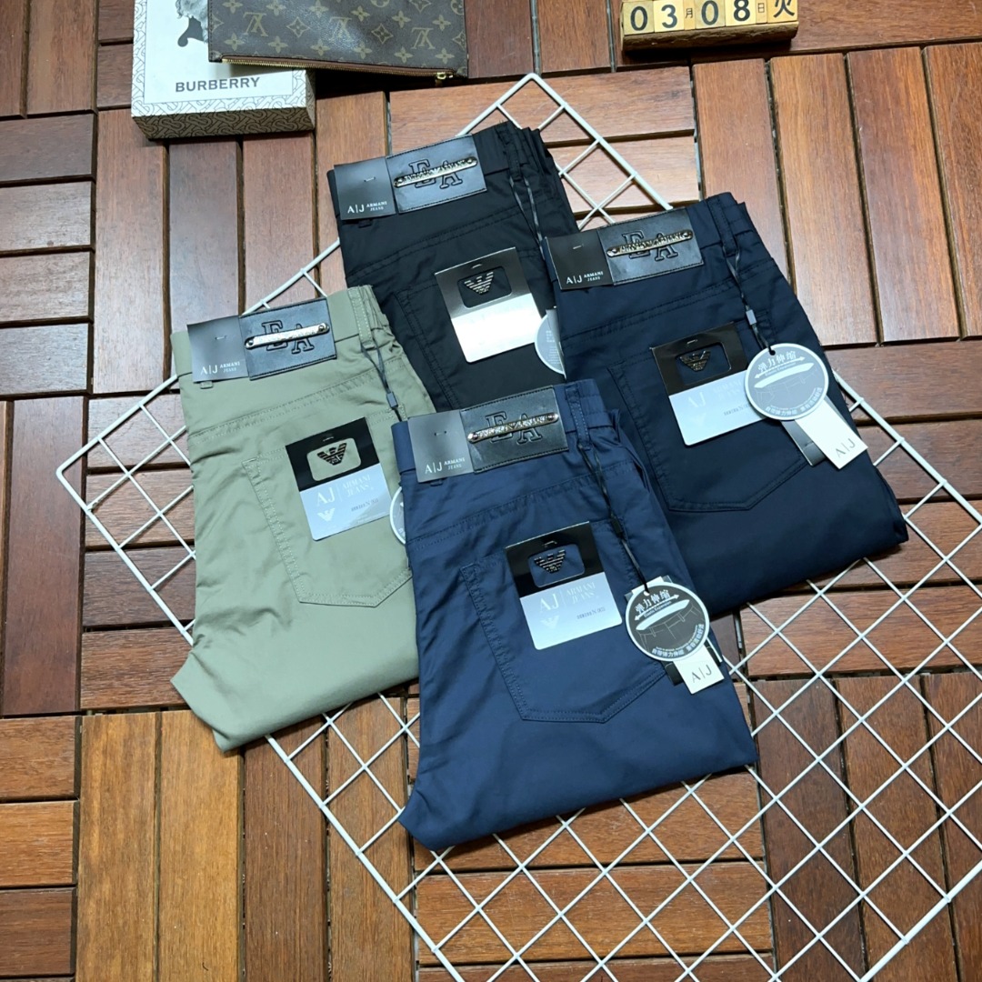 NO:127440,Armani's popular products are coming, new styles and new products are available for sale in the counter. The physical store has the best casual pants and trousers. The original 1:1 product is suitable for all ages. The highest version of the imported European fabric in the market is comfortable, soft and skin-friendly. The upper body effect is super fashionable and versatile. It is straight and stylish. It is a must-have for the wardrobe!  Suitable for any occasion Size: 29-40, Armani, Armani, Alexander wang19860909Armani阿玛尼爆款来袭 新款新品 专柜有售 实体店已极品休闲裤西裤专柜原版1:1好货,适合各个年龄段.市场最高版本的欧洲进口面料.舒适柔软亲肤,上身效果超级棒时尚百搭,笔挺有型,衣橱必备！适合任何场合穿着 尺码:29-40,,armani,armani,alexander wang,Men's clothing