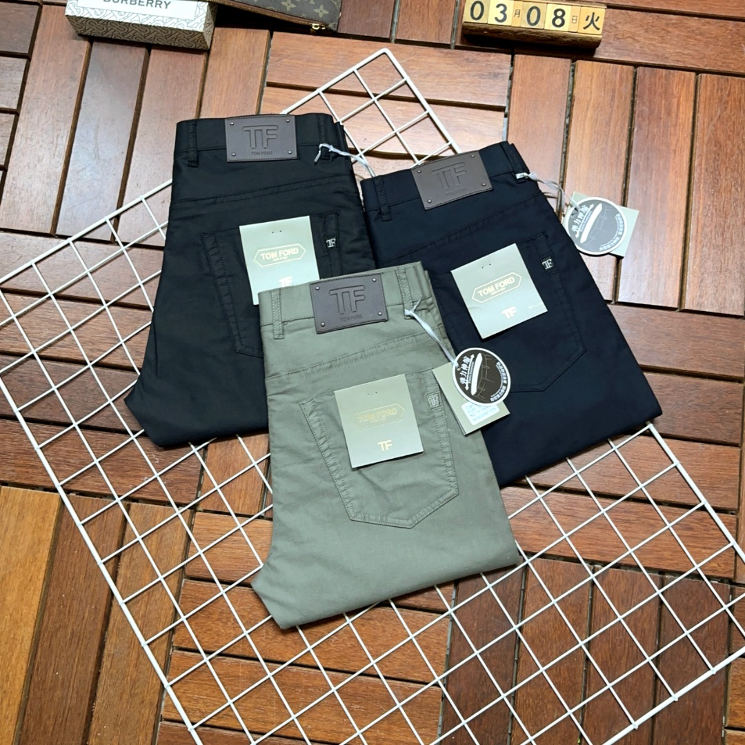 NO:127437,TomFord hits, new styles and new products are available for sale in the counter. The original 1:1 product of the counter of TomFord is available in physical stores, suitable for all ages and the highest version of the imported European fabric in the market. It is comfortable, soft and skin-friendly, and the upper body effect is super fashionable and versatile, straight and stylish, and a must-have for the wardrobe!  Suitable for any occasion Size: 29-40,,tom ford,alexander wang19860909TomFord爆款来袭 新款新品 专柜有售 实体店已极品休闲裤西裤专柜原版1:1好货,适合各个年龄段.市场最高版本的欧洲进口面料.舒适柔软亲肤,上身效果超级棒时尚百搭,笔挺有型,衣橱必备！适合任何场合穿着 尺码:29-40,,tom ford,alexander wang,Men's clothing
