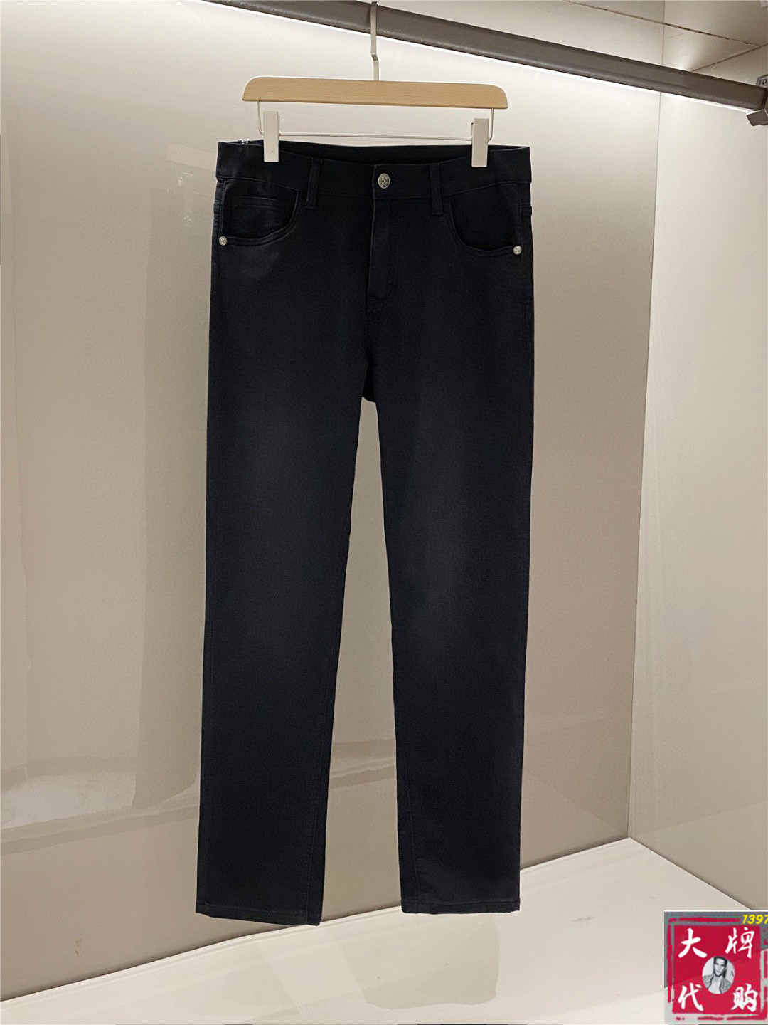 NO:127406,Croxin New early spring men's jeans with good elasticity fabric. Exclusively available. Official website synchronization. Fashionable and elegant. Use primary color yeast washing process. Selected imported heavy tannin denim fabrics. With counter hardware decoration. Genuine leather brand. Exquisite car line. Worth owning. Number of 30-38. Chrome hearts, jeans, alexander wang.19860909克罗心 早春新款男士牛仔裤 面料弹性好.独家发售 官网同步 时尚优雅 采用原色酵母水洗工艺 精选进口重磅丹宁牛仔面料 配专柜五金装饰 真皮皮牌 精致车线 值得拥有.码数30-38,,chrome hearts,jeans,alexander wang,Men's clothing