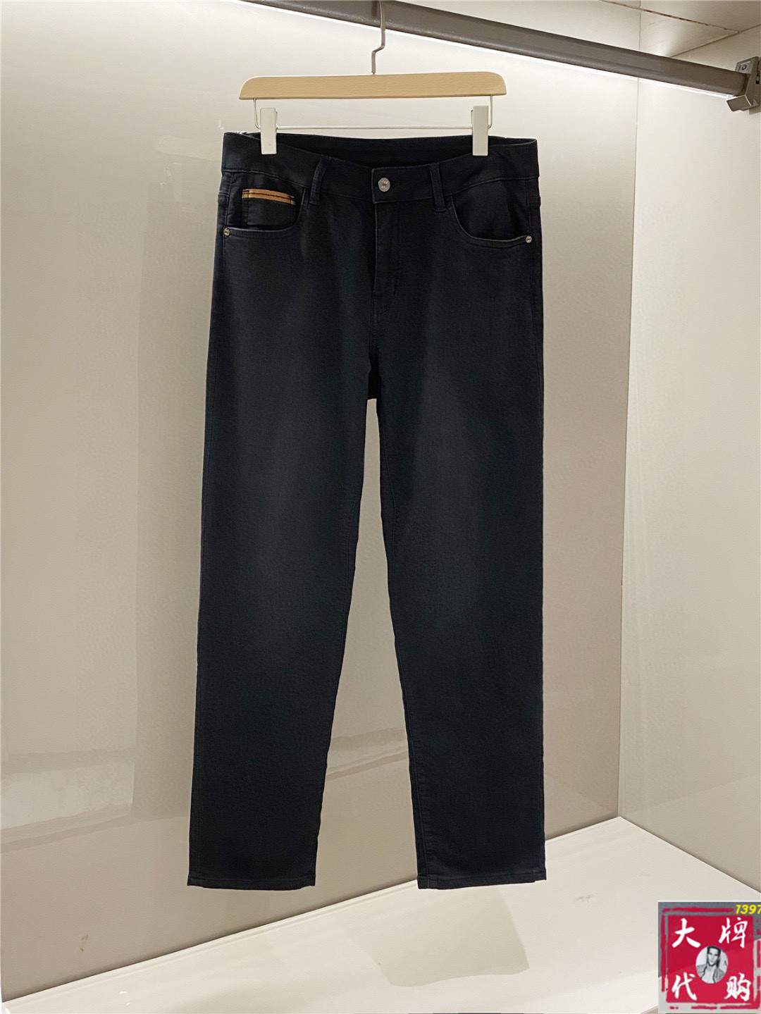 NO:127410,Jenia New early spring men's jeans with good elasticity fabric. Exclusively available. Official website synchronization. Fashionable and elegant. Use primary color yeast washing process. Selected imported heavy tannin denim fabrics. With counter hardware decoration. Genuine leather brand. Exquisite car line. Worth owning. Number of 30-38, zegna, jeans, alexander wang.19860909杰尼亚 早春新款男士牛仔裤 面料弹性好.独家发售 官网同步 时尚优雅 采用原色酵母水洗工艺 精选进口重磅丹宁牛仔面料 配专柜五金装饰 真皮皮牌 精致车线 值得拥有.码数30-38,,zegna,jeans,alexander wang,Men's clothing