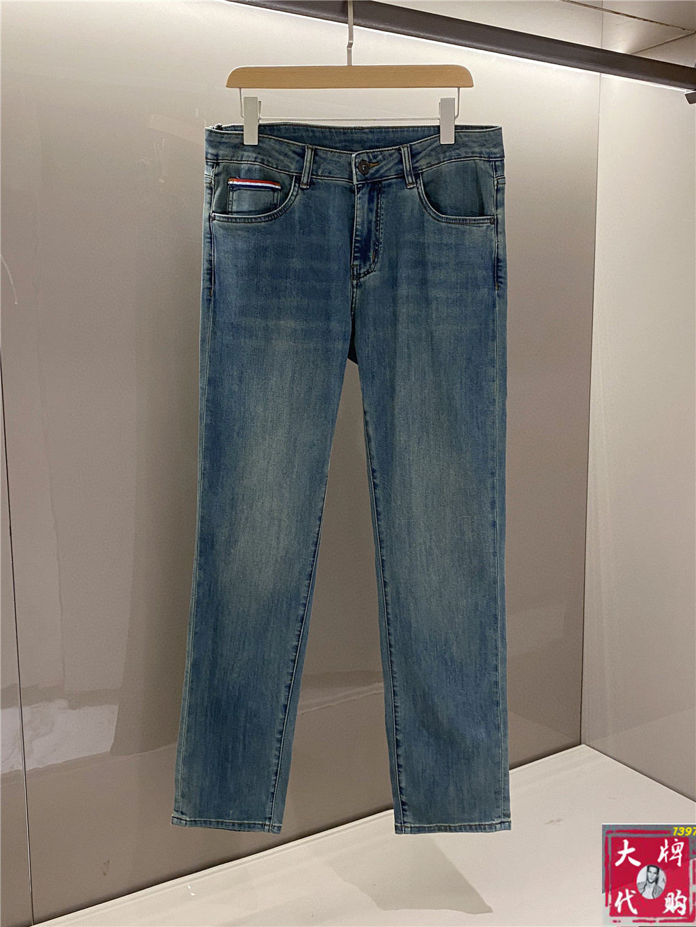 NO:127418,Tom Brown, the new men's jeans in early spring, the fabric is elastic. Exclusively available. The official website is synchronized, fashionable and elegant, using the primary color yeast washing process, selected imported heavy tannin denim fabric, equipped with counter hardware decoration, genuine leather brand, exquisite car line, worth owning. Number of 30-38,,thom browne, jeans,alexander wang19860909汤姆布朗 早春新款男士牛仔裤 面料弹性好.独家发售 官网同步 时尚优雅 采用原色酵母水洗工艺 精选进口重磅丹宁牛仔面料 配专柜五金装饰 真皮皮牌 精致车线 值得拥有.码数30-38,,thom browne,jeans,alexander wang,Men's clothing