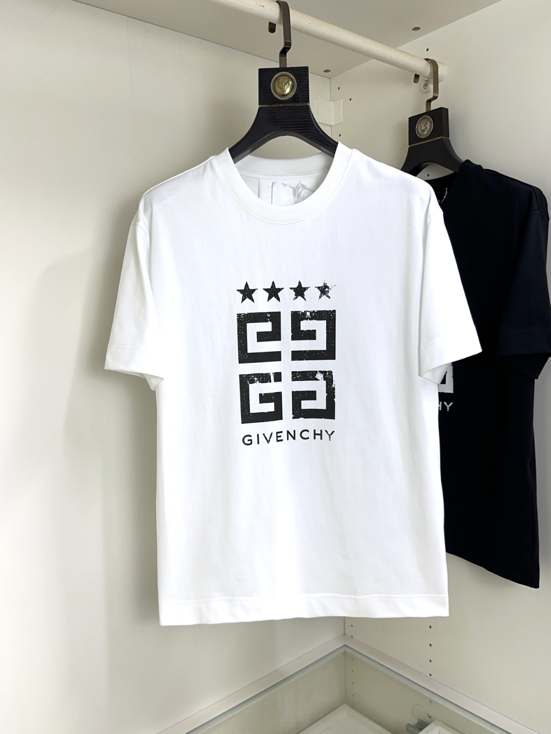 NO:127441,Givenchy Givenchy Fat Brother Gospel Maximum XL can wear 200 pounds, top-level round neck casual short sleeves, top-level version, high-end custom versatile styles, anyone can easily control the fabric, full customization and craftsmanship, the latest logo design of the luxurious classic brand on the chest, very high-end and those who understand goods must enter!  The style and tailoring are slim styles, which are very exquisite, showing aura and highlighting the exquisiteness of business men. This is the unique feature, the right slim fit, and the upper body effect is very good!  Size XS-XL (counter code is equivalent to M-3XL), given , given , given , given , T-shirt, alexander wang19860909Givenchy 纪梵希 胖哥福音最大XL可穿200斤 顶级圆领休闲短袖 顶级版本 高级定制百搭款式 任何人都可以轻松驾驭 面料全订制工艺 胸前奢华经典品牌最新logo设计,非常显档次懂货的必须入！版型剪裁属于修身款 非常精致,显气场,又会凸显商务男士的精致,这就是独到之处,恰到好处的修身,上身效果非常赞！尺码XS-XL（专柜码等同M-3XL）,,givenchy,givenchy,T-shirt,alexander wang,Men's clothing