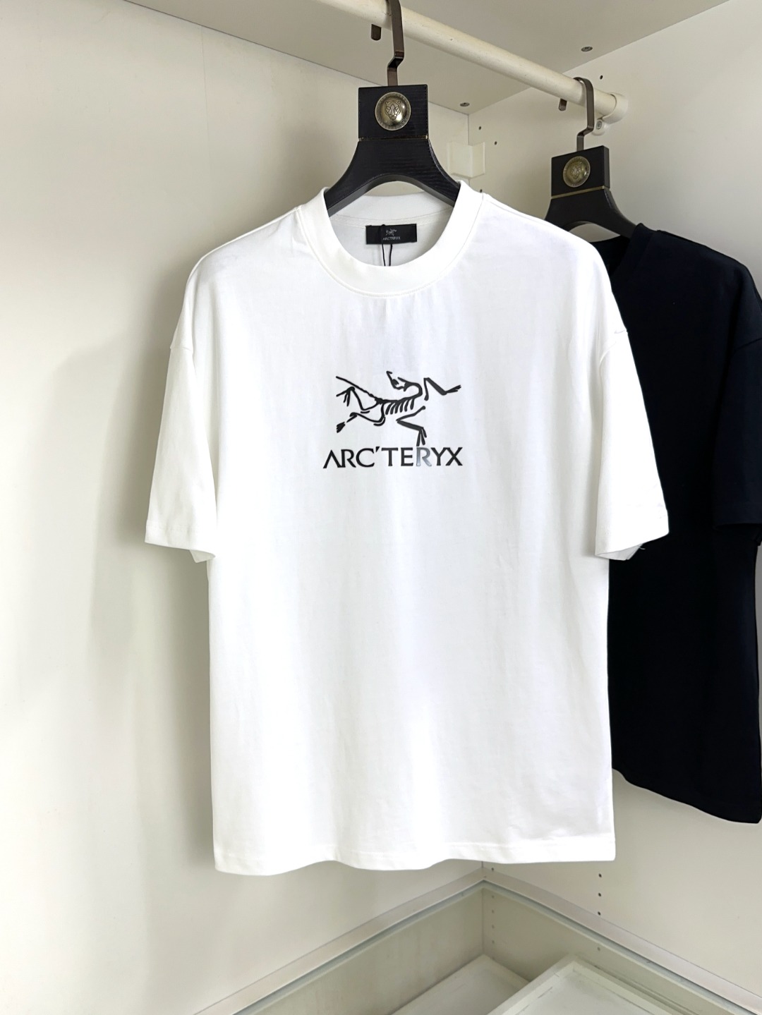 NO:127421,Archaeopteryx New short-sleeved T-shirt in spring and summer!  Fashionable casual short-sleeved T-shirt with catwalk patterns!  The design logo design is soft and skin-friendly, comfortable and breathable, and you can’t picky about the real thing!  Genderless couples mix styles to open up a new fashion charm!  Differentiate the market version, high-quality custom series!  Size M-XXL,arc'teryx,T-shirt,tees,t-shirt,alexander wang19860909始祖鸟 春夏新款短袖T恤！走秀图案时尚休闲短袖T恤衫！设计logo设计,手感柔软亲肤,着身舒适透气性都无法挑剔,实物绝对会让你爱不释手！无性别主义的情侣混穿款式,打开全新的时装新韵味！区别市场版本,高定系列！尺码M-XXL,arc'teryx,T-shirt,tees，t-shirt,alexander wang,Men's clothing