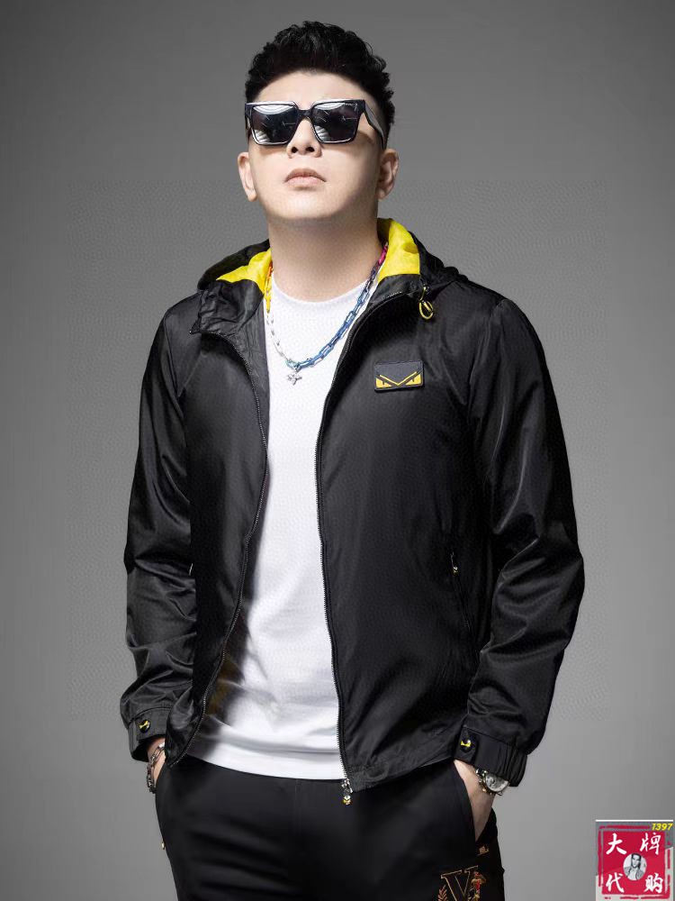 NO:133901,Fendi New fashion high-end men's style, classic and explosive jackets are recommended for warmth!  Men's jacket, fashionable and casual jacket, high-woven and super delicate high-tech smooth composite fabric material, the texture of the fabric is very high-end and delicate, with a strong sense of class, large logo embroidery design on the chest, and all accessories are customized to create a brand logo. It is both business and casual, and the style is versatile and suitable for all occasions, and anyone can easily control it!  Code number M-4XL, fendi, fendi, jackets & coats, jackets & coats, alexander wang19860909Fendi 芬迪 新款时尚高端男款,经典爆款夹克保暖推荐！男士外套,时尚休闲外套夹克 ,高织超细腻的高科技爽滑复合布材质,面料的质感很高档细腻,档次感强 ,胸前大logo刺绣设计,辅料全定制出品牌logo.商务休闲兼备款,款式百搭适合各种场合 ,任何人都可以轻松驾驭！码数M-4XL,,fendi,fendi,jackets & coats,jackets & coats,alexander wang,Men's clothing