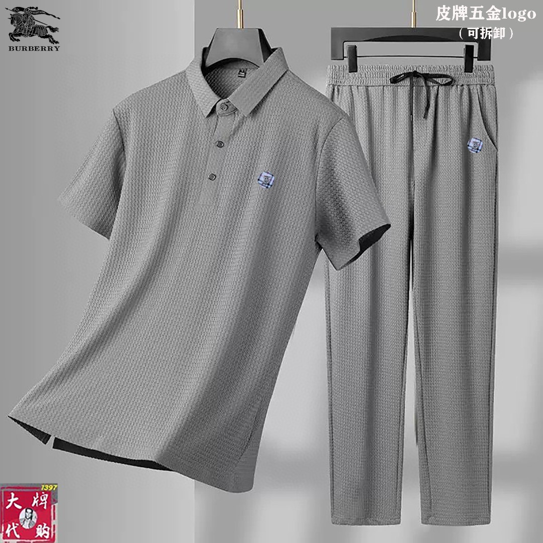 NO:516303,【Burberry】New spring short-sleeved suit!  High-end fabric!  Exclusive first new product, the official website synchronizes the Milan catwalk model, the top quality goods in real life shooting, standard code number!  The latest top official website original list, a new experience, three-dimensional tailoring of the counter fabric, new hardware accessories, delicate and soft feel, comfortable and breathable upper body, big brand style, luxury and atmospheric, texture only imported from Italy customization, versatile style, not picky in people, fine workmanship and meticulous, no pressure to enter and exit the counter, absolutely worth a piece of good product!  M-4XL (can wear about 195 catties), burberry, burberry, T-shirt, alexander wang19860909【 Burberry 巴宝莉】春季新款短袖套装！高端面料！独家首发新品 ,官网同步米兰走秀款 实物拍摄顶级好货 标准码数！最新顶尖官网原单,全新体验 专柜面料立体剪裁 全新五金配件、手感细腻柔软 上身舒适透气 大牌风范 奢华大气 进口意大利定制才有的质感 百搭款式 穿着不挑人 ,做工精细一丝不苟 ,出入专柜无压力 绝对值得人手一件的好货！码数M-4XL（可穿195斤左右）,,burberry,burberry,T-shirt,alexander wang,Men's clothing