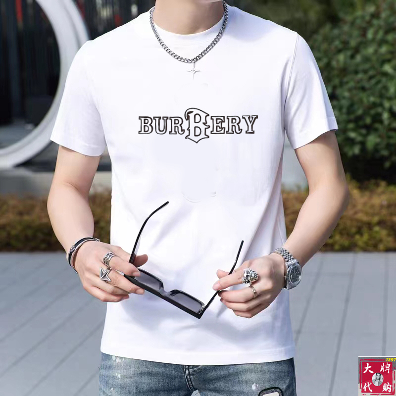 NO:129988,Burberry Fat Brother Gospel Maximum 4XL can wear 200 catties top-level round neck casual short sleeve high-end custom versatile style. Anyone can easily control it. The fabric is fully customized craftsmanship. The latest logo design of the luxurious classic brand on the chest is very high-end. Those who understand goods must enter!  The style and tailoring are slim styles, which are very exquisite, showing aura and highlighting the exquisiteness of business men. This is the unique feature, the right slim fit, and the upper body effect is very good!  Size M-4XL, burberry, burberry, T-shirt, alexander wang19860909Burberry 巴宝莉胖哥福音最大4XL可穿200斤顶级圆领休闲短袖高级定制百搭款式 任何人都可以轻松驾驭 面料全订制工艺 胸前奢华经典品牌最新logo设计,非常显档次懂货的必须入！版型剪裁属于修身款 非常精致,显气场,又会凸显商务男士的精致,这就是独到之处,恰到好处的修身,上身效果非常赞！尺码M-4XL,,burberry,burberry,T-shirt,alexander wang,Men's clothing