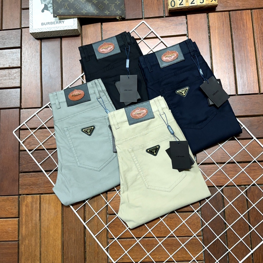 NO:130057,Prada is coming, new and new products are available for sale in the counter. The original 1:1 product of the counter for the physical store is already available for sale in 1:1, suitable for all ages. The highest version of the imported European fabric in the market is comfortable, soft and skin-friendly, with super cool and fashionable and versatile effect, straight and stylish, a must-have for the wardrobe!  Suitable for any occasion Size: 29-40, prada, prada, alexander wang19860909Prada普拉达爆款来袭 新款新品 专柜有售 实体店已极品休闲裤西裤专柜原版1:1好货,适合各个年龄段.市场最高版本的欧洲进口面料.舒适柔软亲肤,上身效果超级棒时尚百搭,笔挺有型,衣橱必备！适合任何场合穿着 尺码:29-40,,prada,prada,alexander wang,Men's clothing