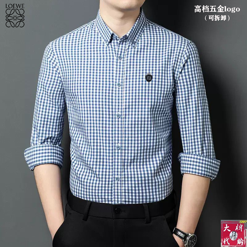 NO:129915,【Loewe】New summer fashion long-sleeved style, world's top men's clothing, simple and fashionable, calm and versatile, atmospheric and elegant, extremely comfortable and comfortable experience High-end fabrics, bright colors, ultimate smooth touch, delicate and not easy to wrinkle, luxurious and noble, crisp and stylish, lock needles, high-density sewing, all details are meticulous!  Worth owning.  Code number M-4XL, loewe, loewe, alexander wang19860909【Loewe 罗意威】夏季新款时尚长袖, 全球顶级男装,简约时尚,从容百搭,大气优雅 极度舒适体验 高端面料 色泽鲜艳 极致顺滑触感 细腻不易起皱 奢华高贵 挺括有型 锁针、高密度缝制,一切的细节处理一丝不苟！值得拥有．码数M-4XL,,loewe,loewe,alexander wang,Men's clothing