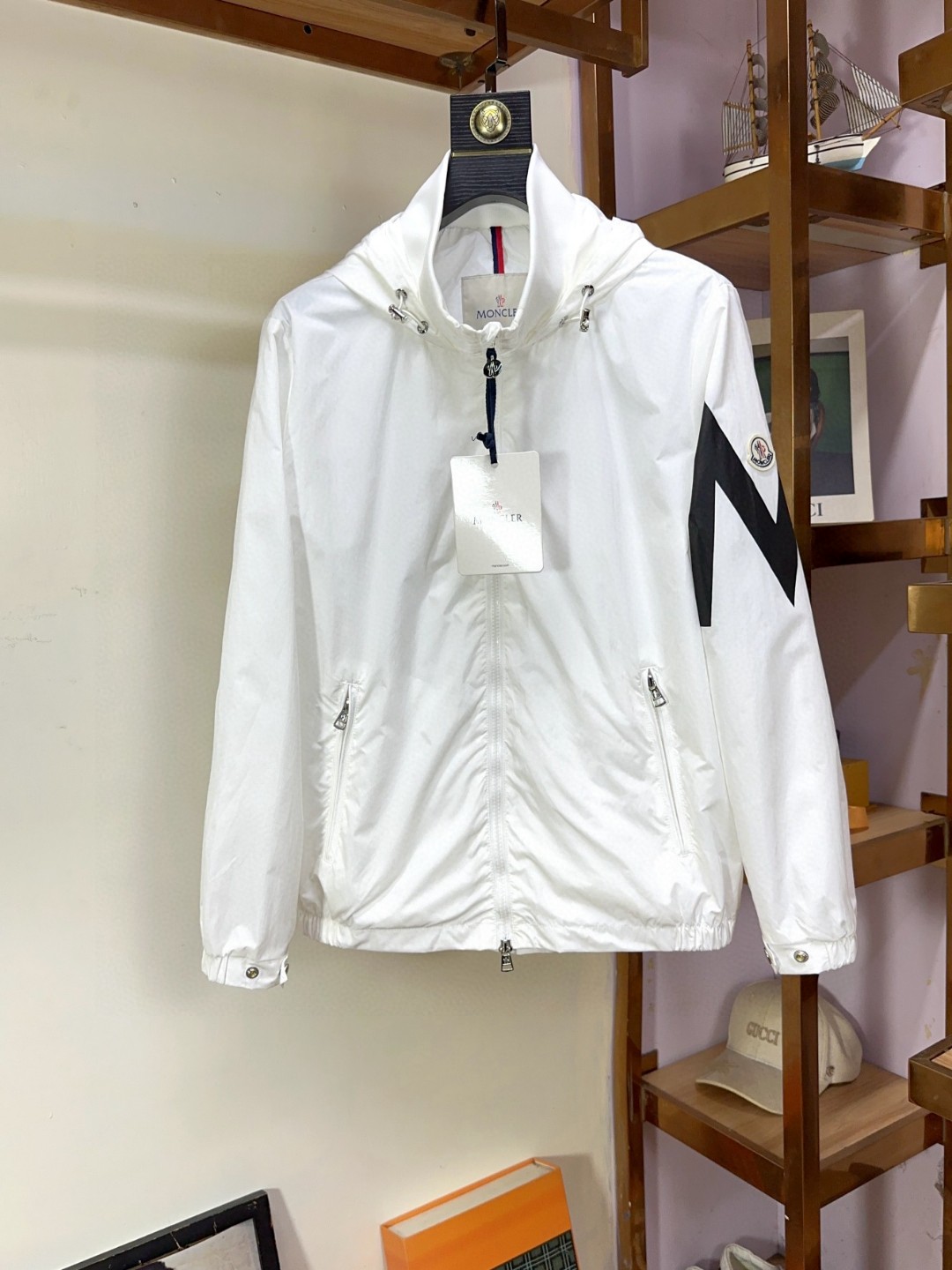 NO:131134,Moncler mask, top-quality business versatile jacket, high-end custom versatile style, anyone can easily control it, full-custom fabric craftsmanship, the latest logo design of luxury classic brand on the chest, very high-end, those who understand goods must enter!  The style and tailoring are slim styles, which are very exquisite, showing aura and highlighting the exquisiteness of business men. This is the unique feature, the right slim fit, and the upper body effect is very good!  Size M-3XL, christian louboutin, Moncler, jackets & coats, alexander wang19860909Moncler 蒙口 顶级商务百搭外套高级定制百搭款式 任何人都可以轻松驾驭 面料全订制工艺 胸前奢华经典品牌最新logo设计,非常显档次懂货的必须入！版型剪裁属于修身款 非常精致,显气场,又会凸显商务男士的精致,这就是独到之处,恰到好处的修身,上身效果非常赞！尺码M-3XL,,christian louboutin,Moncler,jackets & coats,alexander wang,Men's clothing