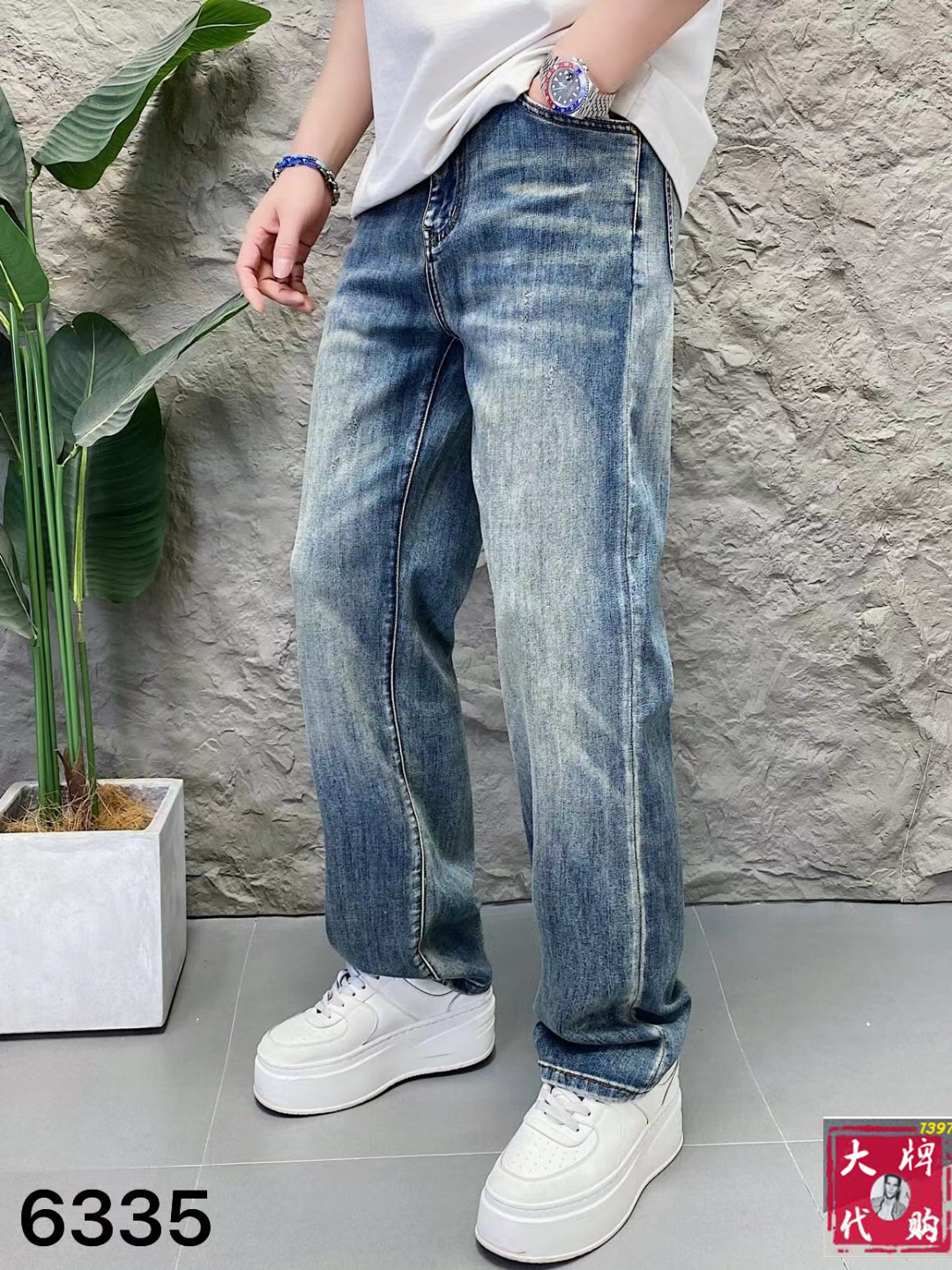 NO:131172,Miao Miao Men's jeans original original cloth original washing water!  Imported original washing elastic fabrics, complex handicrafts superimposed, any washing step will become a completely different color effect after a few more seconds, so it is more precious, especially long-lasting and odor-resistant... Use the best tannin elastic texture, genuine leather leather cards, high-quality metal accessories... to create a unique and original jeans style!  Original hardware accessories, super positive style, comfortable and breathable, extremely high grade, counter quality, and handsome upper body. Number of 29-38, jeans, alexander wang19860909缪缪 男士牛仔裤原厂原布原洗水！进口原版水洗弹力面料,复杂的手工艺叠加,任何一个洗水环节多停留几秒都会变成完全不一样的颜色效果,所以越加珍贵,特别持久、耐味…… 选用上乘的丹宁弹力质感,真皮皮牌、高定的金属辅料……打造出独特及原创的牛仔裤款型！原版五金辅料,版型超正,舒适透气,档次极高,专柜品质,上身帅气十足. 码数29-38,,jeans,alexander wang,Men's clothing