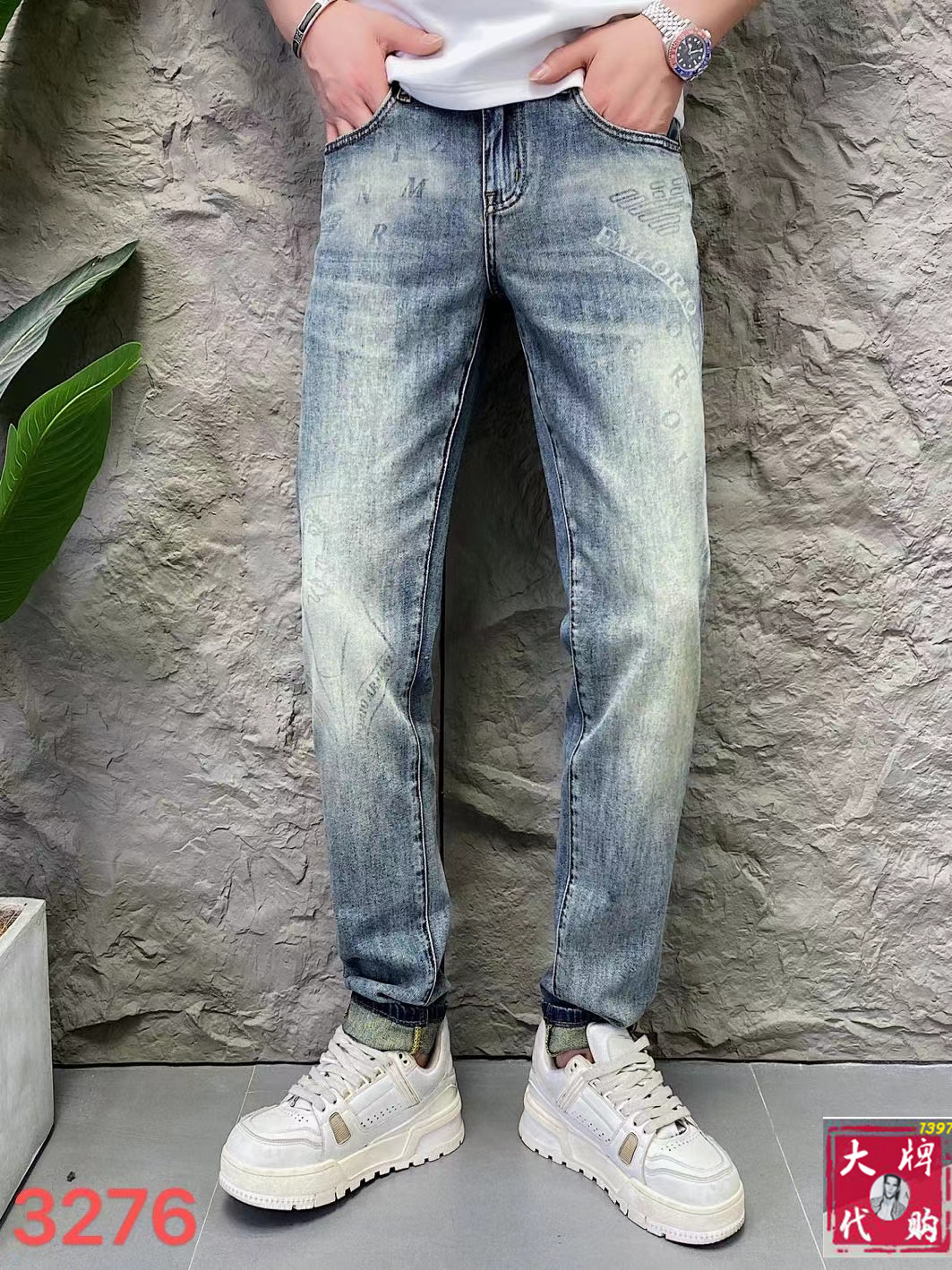 NO:131186,Armani Men's Jeans Original Original Clothing Original Wash Water!  Imported original wash elastic fabrics, complex handicrafts superimposed, any wash process will become a completely different color effect after a few more seconds, so it is more precious, especially long-lasting and odor-resistant... Use the best tannin elastic texture, genuine leather leather cards, high-quality metal accessories... to create a unique and original jeans style!  Original hardware accessories, super positive style, comfortable and breathable, extremely high grade, counter quality, and handsome upper body. Number of sizes 29-38,,armani,jeans,alexander wang19860909阿玛尼 男士牛仔裤原厂原布原洗水！进口原版水洗弹力面料,复杂的手工艺叠加,任何一个洗水环节多停留几秒都会变成完全不一样的颜色效果,所以越加珍贵,特别持久、耐味…… 选用上乘的丹宁弹力质感,真皮皮牌、高定的金属辅料……打造出独特及原创的牛仔裤款型！原版五金辅料,版型超正,舒适透气,档次极高,专柜品质,上身帅气十足. 码数29-38,,armani,jeans,alexander wang,Men's clothing