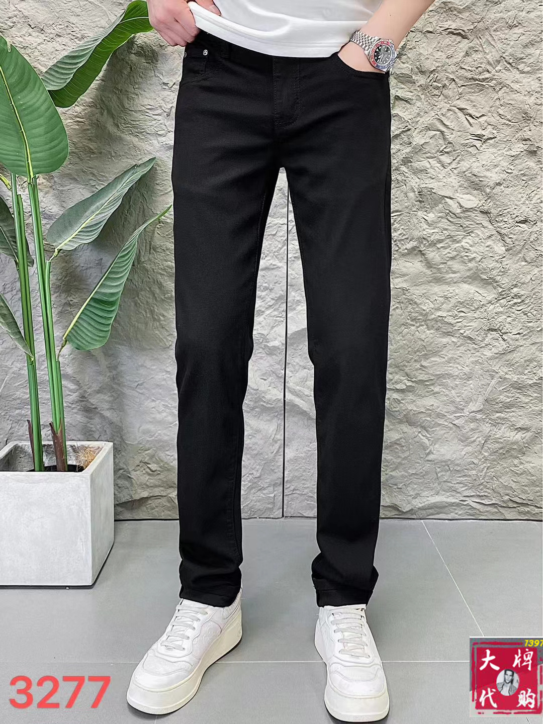 NO:131180,Cavalli Men's jeans original original cloth original wash water!  Imported original wash elastic fabrics, complex handicrafts superimposed, any wash process will become a completely different color effect after a few more seconds, so it is more precious, especially long-lasting and odor-resistant... Use the best tannin elastic texture, genuine leather leather cards, high-quality metal accessories... to create a unique and original jeans style!  Original hardware accessories, super positive style, comfortable and breathable, extremely high grade, counter quality, and handsome upper body. Number of 29-38, jeans, alexander wang19860909卡瓦利 男士牛仔裤原厂原布原洗水！进口原版水洗弹力面料,复杂的手工艺叠加,任何一个洗水环节多停留几秒都会变成完全不一样的颜色效果,所以越加珍贵,特别持久、耐味…… 选用上乘的丹宁弹力质感,真皮皮牌、高定的金属辅料……打造出独特及原创的牛仔裤款型！原版五金辅料,版型超正,舒适透气,档次极高,专柜品质,上身帅气十足. 码数29-38,,jeans,alexander wang,Men's clothing