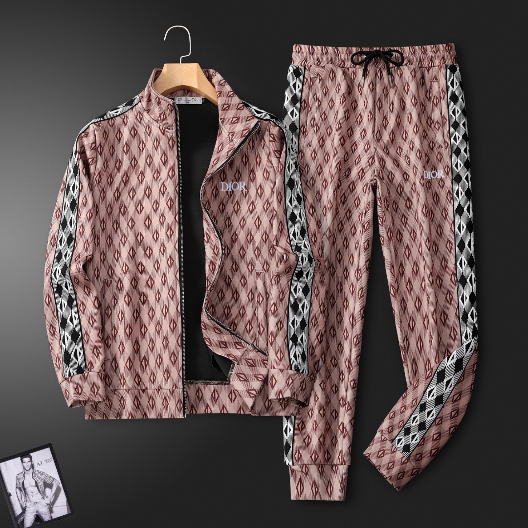 NO:131130,【DIOR】 New cardigan suit!  Sweatshirt fabric!  Exclusive first new product, the official website synchronizes the Milan catwalk model, the top quality goods in real life shooting, standard code number!  The latest top official website original list, a new experience, three-dimensional tailoring of the counter fabric, new hardware accessories, delicate and soft feel, comfortable and breathable upper body, big brand style, luxury and atmospheric, texture only imported from Italy customization, versatile style, not picky in people, fine workmanship and meticulous, no pressure to enter and exit the counter, absolutely worth a piece of good product!  Code M-3XL (can wear 190 catties), dior, dior, hoodie, sweatshirts, alexander wang19860909【 DIOR 迪奥】 新款开衫套装！卫衣面料！独家首发新品 , 官网同步米兰走秀款 实物拍摄顶级好货 标准码数！最新顶尖官网原单,全新体验 专柜面料立体剪裁 全新五金配件、手感细腻柔软 上身舒适透气 大牌风范 奢华大气 进口意大利定制才有的质感 百搭款式 穿着不挑人 ,做工精细一丝不苟 ,出入专柜无压力 绝对值得人手一件的好货！码数M-3XL（可穿190斤）,,dior,dior,hoodie,sweatshirts,alexander wang,Men's clothing