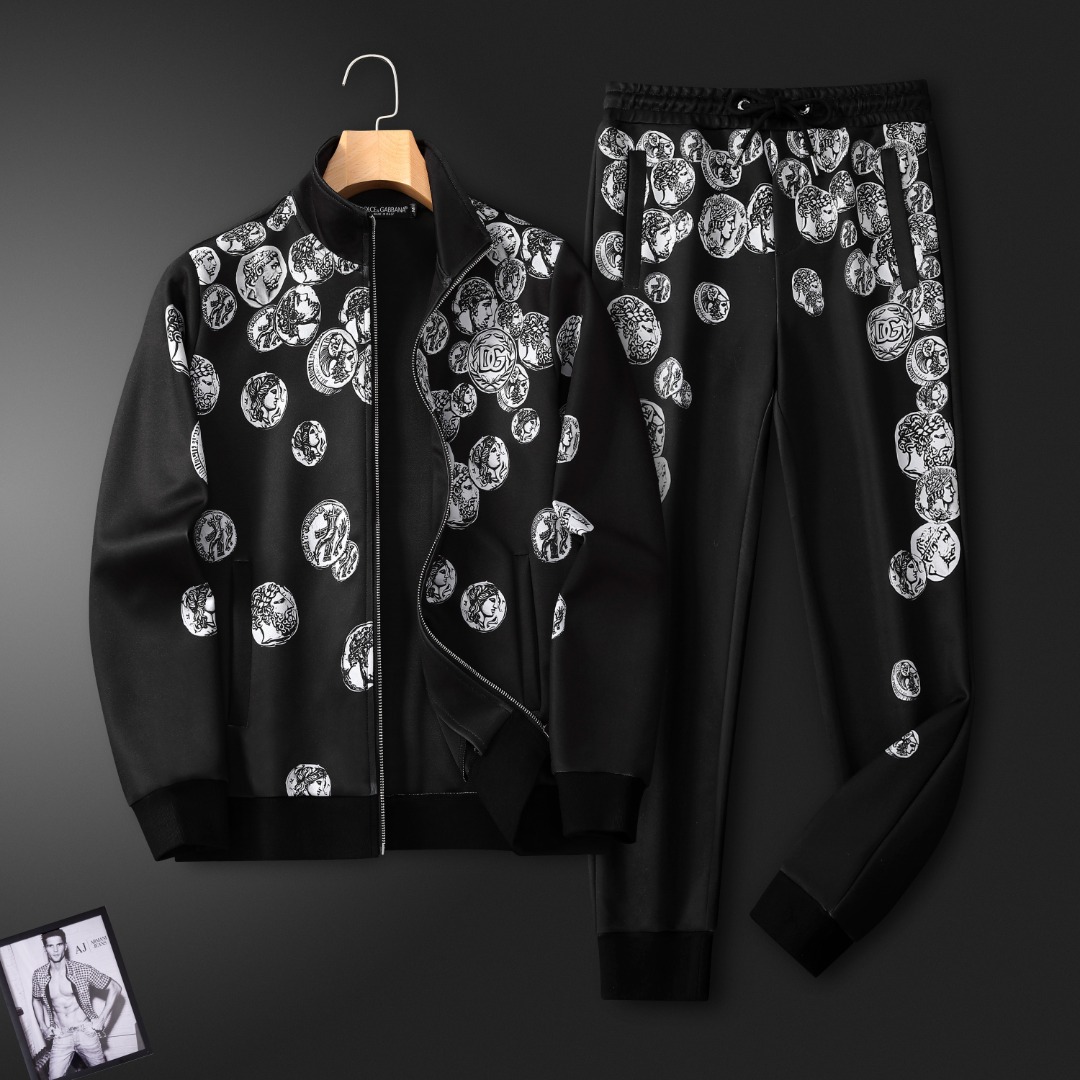 NO:131138,【 DG 杜嘉班纳】 新款开衫套装！ 卫衣面料！  Exclusive first new product, the official website synchronizes the Milan catwalk model, the top quality goods in real life shooting, standard code number!  The latest top official website original list, a new experience, three-dimensional tailoring of the counter fabric, new hardware accessories, delicate and soft feel, comfortable and breathable upper body, big brand style, luxury and atmospheric, texture only imported from Italy customization, versatile style, not picky in people, fine workmanship and meticulous, no pressure to enter and exit the counter, absolutely worth a piece of good product!  M-3XL (can wear 190 catties), Dolce & Gabbana, Dolce & Gabbana, hoodie, sweatshirts, alexander wang19860909【 DG 杜嘉班纳】 新款开衫套装！卫衣面料！独家首发新品 , 官网同步米兰走秀款 实物拍摄顶级好货 标准码数！最新顶尖官网原单,全新体验 专柜面料立体剪裁 全新五金配件、手感细腻柔软 上身舒适透气 大牌风范 奢华大气 进口意大利定制才有的质感 百搭款式 穿着不挑人 ,做工精细一丝不苟 ,出入专柜无压力 绝对值得人手一件的好货！码数M-3XL（可穿190斤）,,Dolce&Gabbana,Dolce&Gabbana,hoodie,sweatshirts,alexander wang,Men's clothing