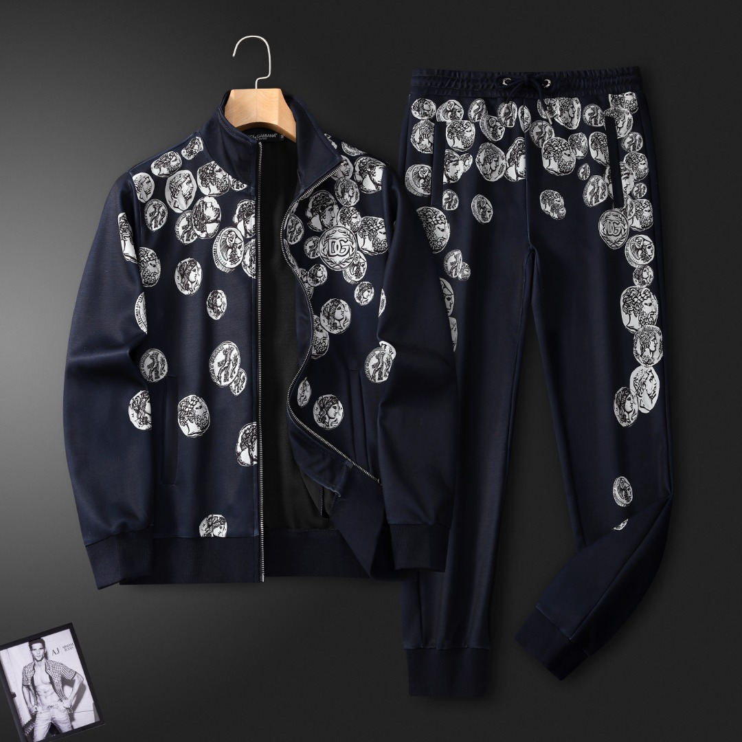 NO:131145,【DG Dolce & Gabbana】 New cardigan suit!  Sweatshirt fabric!  Exclusive first new product, the official website synchronizes the Milan catwalk model, the top quality goods in real life shooting, standard code number!  The latest top official website original list, a new experience, three-dimensional tailoring of the counter fabric, new hardware accessories, delicate and soft feel, comfortable and breathable upper body, big brand style, luxury and atmospheric, texture only imported from Italy customization, versatile style, not picky in people, fine workmanship and meticulous, no pressure to enter and exit the counter, absolutely worth a piece of good product!  M-3XL (can wear 190 catties), Dolce & Gabbana, Dolce & Gabbana, hoodie, sweatshirts, alexander wang19860909【 DG 杜嘉班纳】 新款开衫套装！卫衣面料！独家首发新品 , 官网同步米兰走秀款 实物拍摄顶级好货 标准码数！最新顶尖官网原单,全新体验 专柜面料立体剪裁 全新五金配件、手感细腻柔软 上身舒适透气 大牌风范 奢华大气 进口意大利定制才有的质感 百搭款式 穿着不挑人 ,做工精细一丝不苟 ,出入专柜无压力 绝对值得人手一件的好货！码数M-3XL（可穿190斤）,,Dolce&Gabbana,Dolce&Gabbana,hoodie,sweatshirts,alexander wang,Men's clothing