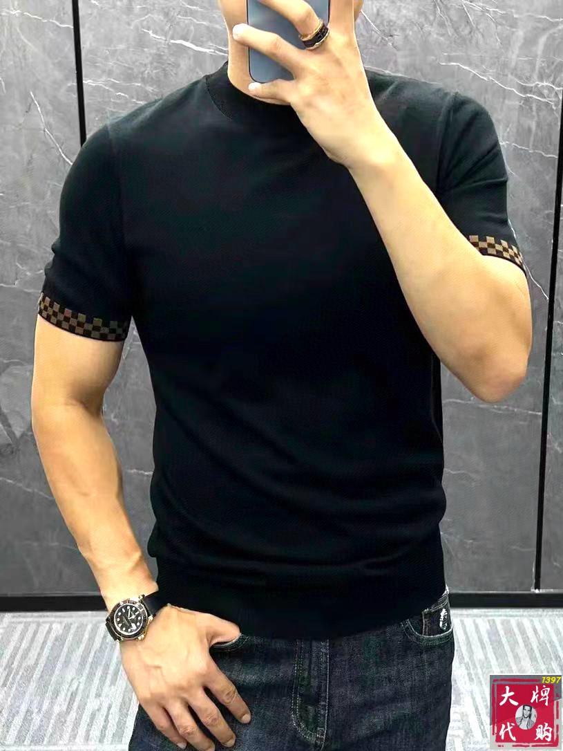 NO:133904,LV Louis Vuitton Full-quality order Business casual Yilite ice silk short sleeves Make the overall upper body feel Business casual and stylish while business casual and stylish It is a light business casual design that allows you to easily control different occasions. The combination of the style, the fabric is made of cotton Judy material, mercerized to give the surface a warm and shiny feeling. The upper body is high-end, comfortable, skin-friendly, breathable, and is a very practical wear for daily commuting and leisure. Full-quality order Code M-3XL,,louis vuitton,louis vuitton,T-shirt,alexander wang19860909LV 路易威登  全品相订单 商务休闲伊力特冰丝短袖 让整体上身感 商务休闲的同时 时尚有型 属于轻商务休闲设计 让您轻松驾驭不同场合. 合体的版型,面料采用全棉朱迪材质,丝光处理 让表面有着温润的光泽感 上身高档的同时 舒适,亲肤,透气好,平时通勤休闲都很实穿的一款 全品相订单 码数 M-3XL,,louis vuitton,louis vuitton,T-shirt,alexander wang,Men's clothing