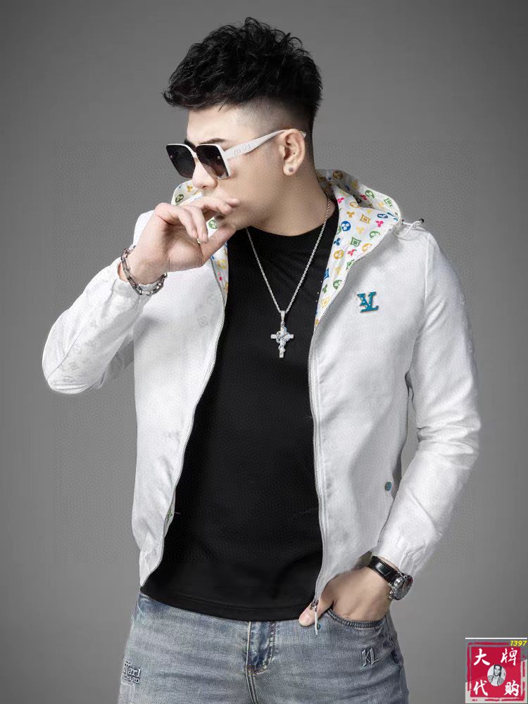 NO:133907,LV Louis Vuitton New Fashion High-end Men's Style, Classic Jacket Recommended!  Men's jacket, fashionable and casual jacket, high-woven and super delicate high-tech smooth composite fabric material, the texture of the fabric is very high-end and delicate, with a strong sense of class, and the auxiliary materials are all customized to create a brand logo. It is both business and casual, and the style is versatile and suitable for all occasions. Anyone can easily control it!  Code number M-4XL, louis vuitton,louis vuitton,jackets & coats,jackets & coats,alexander wang19860909LV 路易威登 新款时尚高端男款,经典爆款夹克推荐！男士外套,时尚休闲外套夹克 ,高织超细腻的高科技爽滑复合布材质,面料的质感很高档细腻,档次感强 ,辅料全定制出品牌logo.商务休闲兼备款,款式百搭适合各种场合 ,任何人都可以轻松驾驭！码数M-4XL,,louis vuitton,louis vuitton,jackets & coats,jackets & coats,alexander wang,Men's clothing