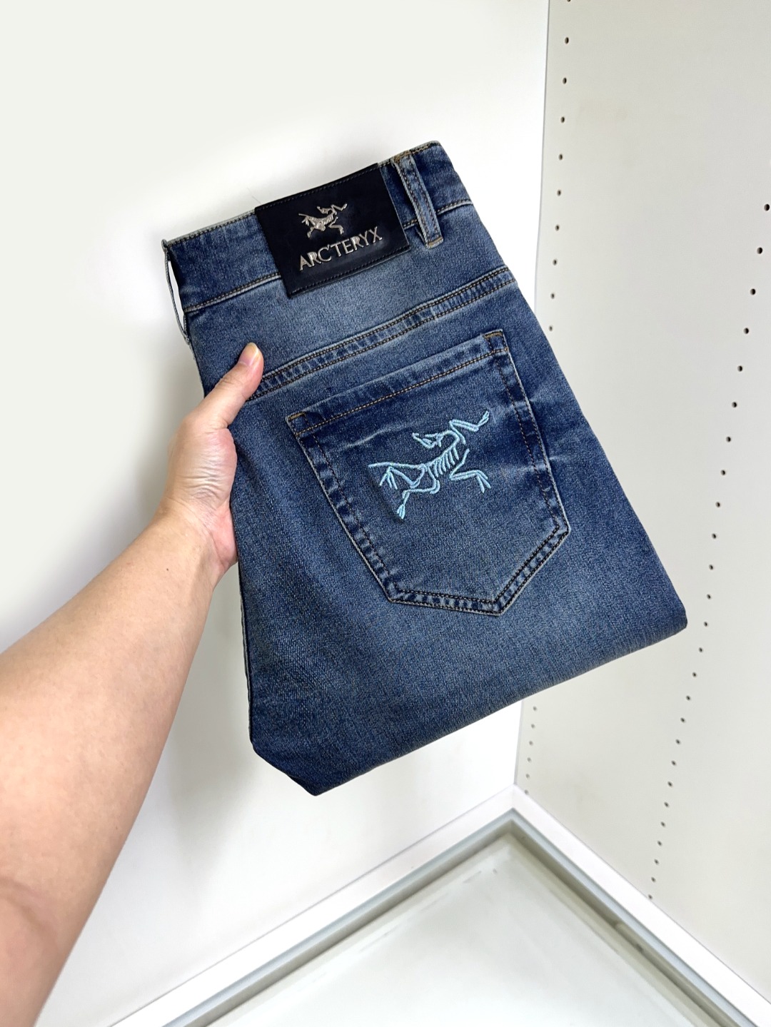 NO:133892,Archaeopteryx is coming, new styles and new products are available in the counter. The physical store has the best jeans counter original 1:1, suitable for all ages. The highest version of the imported European fabric in the market. It is comfortable, soft and skin-friendly, and the upper body effect is super fashionable and versatile, straight and stylish, and a must-have wardrobe!  Suitable for any occasion Size 29-38,arc'teryx,jeans,alexander wang19860909始祖鸟 爆款来袭 新款新品 专柜有售 实体店已极品牛仔裤专柜原版1:1好货,适合各个年龄段.市场最高版本的欧洲进口面料.舒适柔软亲肤,上身效果超级棒时尚百搭,笔挺有型,衣橱必备！适合任何场合穿着 尺码29-38,arc'teryx,jeans,alexander wang,Men's clothing