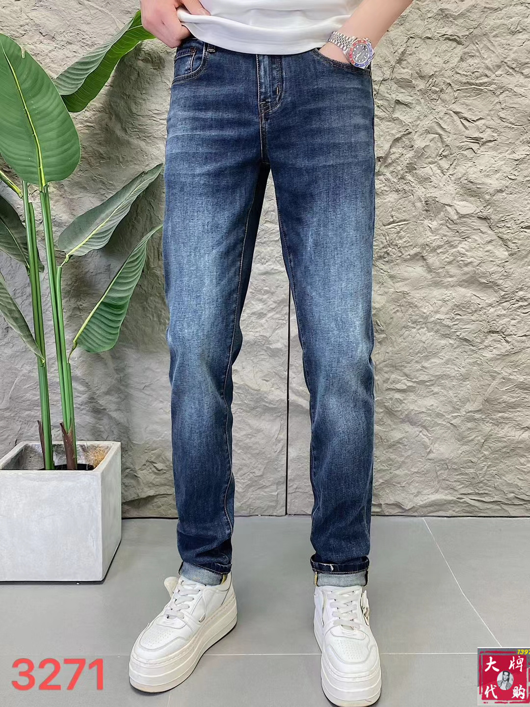 NO:133915,Armani Men's Jeans Original Original Clothing Original Wash Water!  Imported original wash elastic fabrics, complex handicrafts superimposed, any wash process will become a completely different color effect after a few more seconds, so it is more precious, especially long-lasting and odor-resistant... Use the best tannin elastic texture, genuine leather leather cards, high-quality metal accessories... to create a unique and original jeans style!  Original hardware and accessories, super positive style, comfortable and breathable, extremely high grade, counter quality, and handsome upper body. Number of sizes 29-38, Armani, Armani, Jeans, alexander wang19860909Armani 阿玛尼 男士牛仔裤原厂原布原洗水！进口原版水洗弹力面料,复杂的手工艺叠加,任何一个洗水环节多停留几秒都会变成完全不一样的颜色效果,所以越加珍贵,特别持久、耐味…… 选用上乘的丹宁弹力质感,真皮皮牌、高定的金属辅料……打造出独特及原创的牛仔裤款型！原版五金辅料,版型超正,舒适透气,档次极高,专柜品质,上身帅气十足. 码数29-38,,armani,armani,jeans,alexander wang,Men's clothing