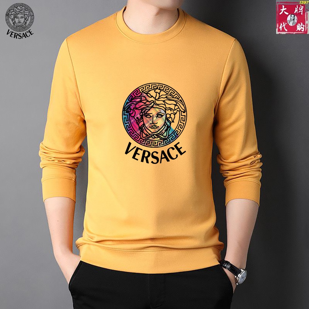 NO:133864,Versace The latest model of the counter is released first!  High-end fashionable casual T-shirt, super genuine upper body instantly turns into Oppa!  , Simple and fashionable three-dimensional cutting, unique craftsmanship, produced by the original single OEM factory; the upper body effect is excellent, showing confidence temperament; all the details show perfect quality, the classic logo symbolizes the highest quality of the brand, possession is the beginning of another fashion, code number M - 4XL, versace, versace, tees, t-shirt, alexander wang19860909Versace 范思哲 最新款专柜同款首发！高端时尚休闲T恤,超正版型上身瞬间变欧巴！,简约时尚的三维裁剪,工艺独特,原单代工厂出品；上身效果极佳,彰显自信气质；所有细微处尽情展现完美品质胸口的经典Logo象征了品牌至高的品质,拥有,便是另一种时尚的开始,码数M - 4XL,,versace,versace,tees，t-shirt,alexander wang,Men's clothing