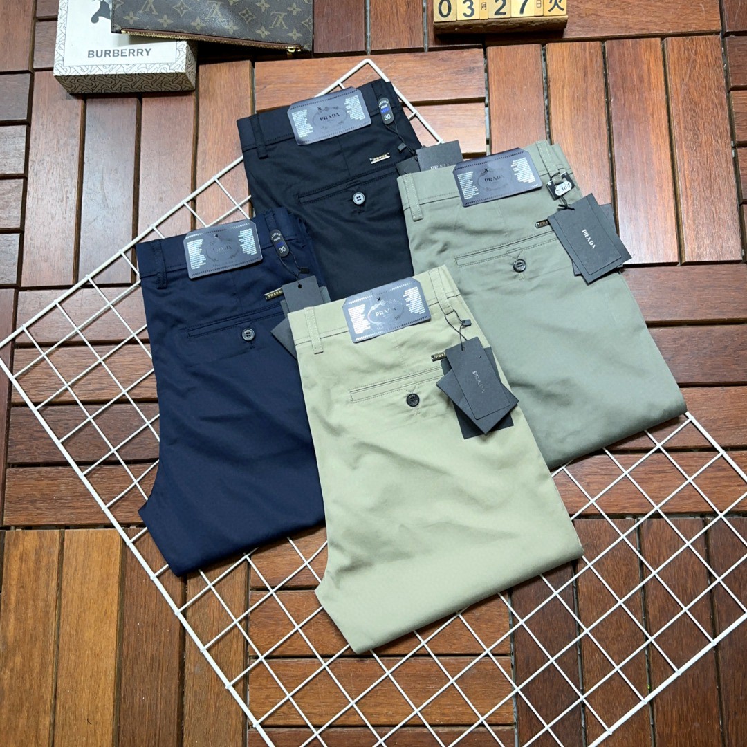 NO:427523,Prada Prada is coming, new styles and new products are available for sale in the counter. The original 1:1 product of the counter in physical stores is suitable for all ages. The highest version of the imported European fabric in the market is comfortable, soft and skin-friendly, with super cool and fashionable and versatile effect, straight and stylish, a must-have for the wardrobe!  Suitable for any occasion Size: 29-40, prada, prada, alexander wang19860909Prada普拉达 爆款来袭 新款新品 专柜有售 实体店已极品休闲裤西裤专柜原版1:1好货,适合各个年龄段.市场最高版本的欧洲进口面料.舒适柔软亲肤,上身效果超级棒时尚百搭,笔挺有型,衣橱必备！适合任何场合穿着 尺码:29-40,,prada,prada,alexander wang,Men's clothing