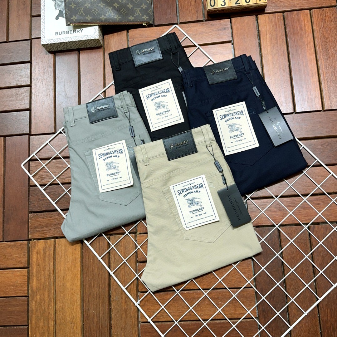 NO:143453,Burberry Burberry is coming, new styles and new products are available for sale in the counter. The original 1:1 product of the counter in physical stores is suitable for all ages. The highest version of the imported European fabric in the market is comfortable, soft and skin-friendly, with super cool and fashionable and versatile effect, straight and stylish, a must-have for the wardrobe!  Suitable for any occasion Size: 29-40, burberry, burberry, alexander wang19860909Burberry 巴宝莉 爆款来袭 新款新品 专柜有售 实体店已极品休闲裤西裤专柜原版1:1好货,适合各个年龄段.市场最高版本的欧洲进口面料.舒适柔软亲肤,上身效果超级棒时尚百搭,笔挺有型,衣橱必备！适合任何场合穿着 尺码:29-40,,burberry,burberry,alexander wang,Men's clothing