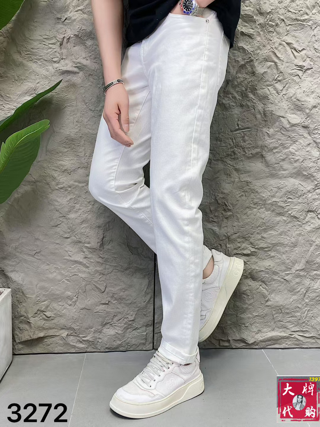 NO:136984,Moncler cover, the latest spring and summer counter series, high-end custom slim-fitting jeans, the latest fashion week catwalk style, perfect hardware decoration, super heavy craft design, fashion essentials, simple and versatile style, pure hand-embroidered sewing, primary color yeast washing process, selected heavy tannin denim fabric (pure cotton) three-dimensional tailoring, perfect details, the best product!  (micro elastic) size 29-38, christian louboutin, Moncler, jeans, alexander wang19860909Moncler 蒙口 春夏最新专柜系列 高端订制修身小脚牛仔裤 最新时装周走秀款 完美五金装饰 超重工艺设计 时尚必备品 简约百搭款 纯手工刺绣缝制 原色酵母水洗工艺 精选重磅丹宁牛仔面料（纯棉）立体剪裁 完美细节 巅峰佳品！（微弹力）尺码29-38,,christian louboutin,Moncler,jeans,alexander wang,Men's clothing