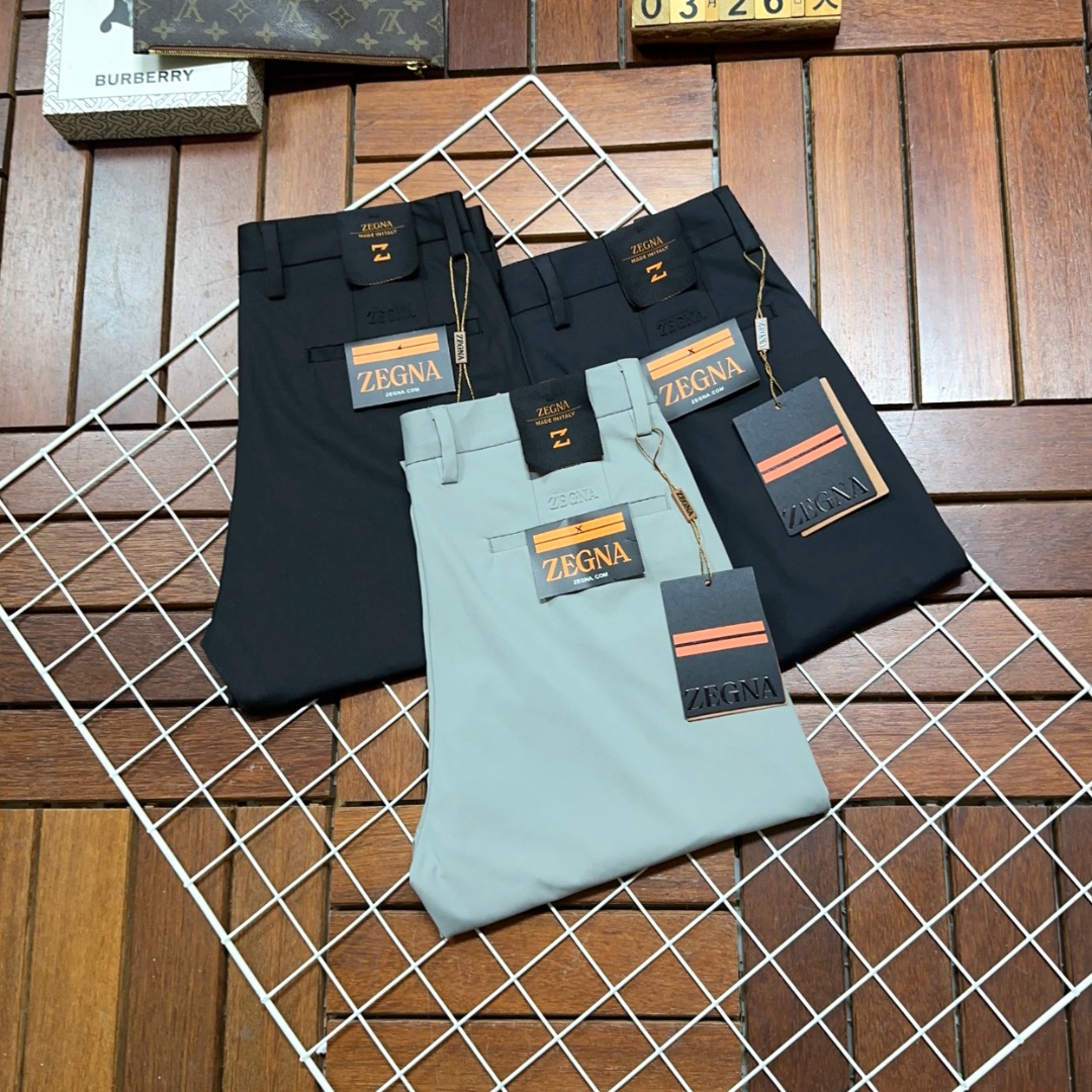 NO:136992,Zegna is coming, new styles and new products are available in the counter. The physical store has the best casual trousers and trousers. The original 1:1 product is suitable for all ages. The highest version of the imported European fabric in the market. It is comfortable, soft and skin-friendly. The upper body effect is super fashionable and versatile. It is straight and stylish. It is a must-have for the wardrobe!  Suitable for any occasion Size: 29-40, zegna,alexander wang19860909Zegna 杰尼亚 爆款来袭 新款新品 专柜有售 实体店已极品休闲裤西裤专柜原版1:1好货,适合各个年龄段.市场最高版本的欧洲进口面料.舒适柔软亲肤,上身效果超级棒时尚百搭,笔挺有型,衣橱必备！适合任何场合穿着 尺码:29-40,,zegna,alexander wang,Men's clothing