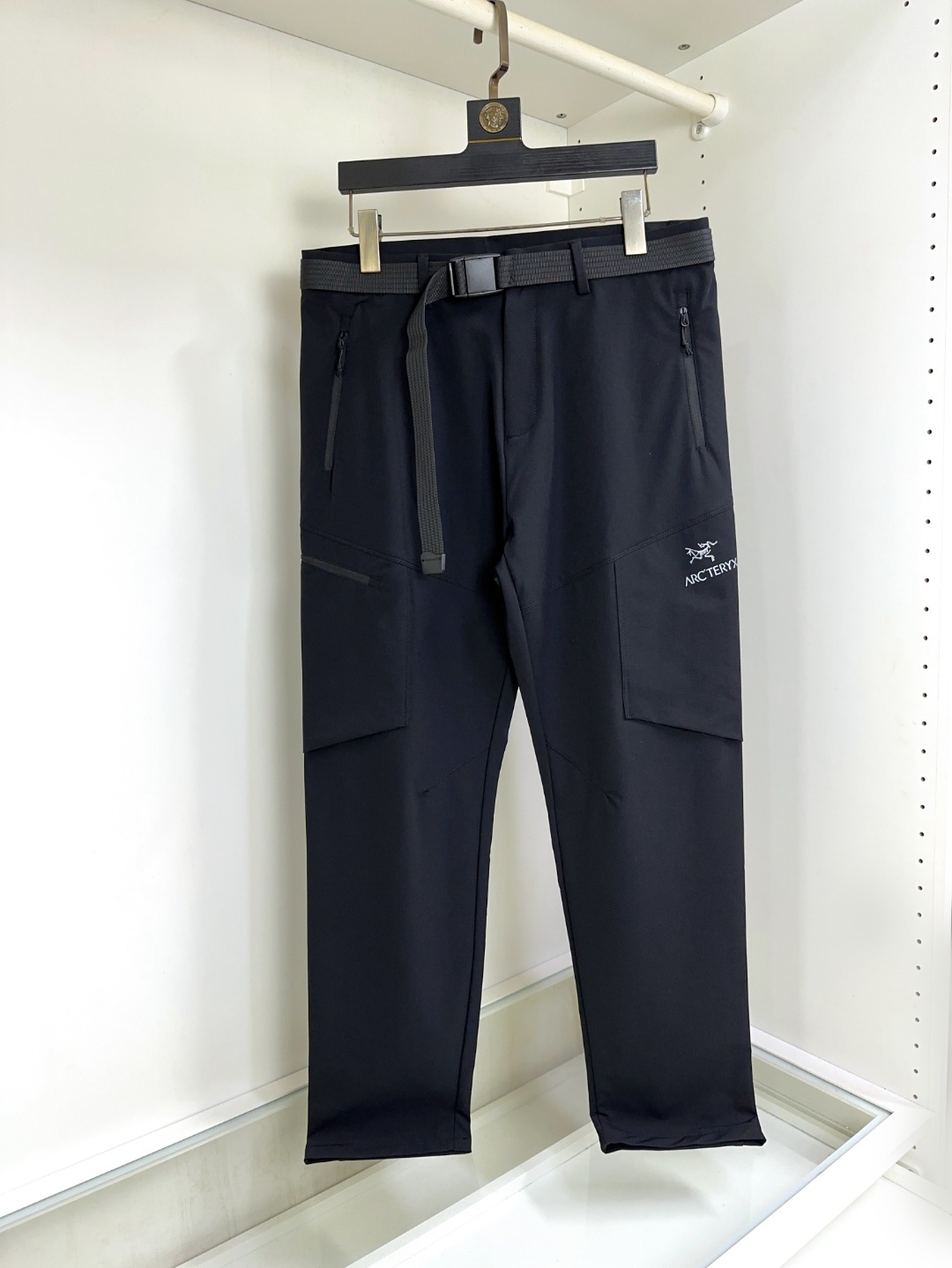 NO:138766,Archaeopteryx is coming, new styles and new products are available in the counter. The physical store has the best casual pants and trousers. The original 1:1 product is suitable for all ages. The highest version of the imported European fabric in the market. It is comfortable, soft and skin-friendly, and the upper body effect is super fashionable and versatile. It is straight and stylish. It is a must-have for the wardrobe!  Suitable for any occasion Size M-3XL, arc'teryx,alexander wang19860909始祖鸟 爆款来袭 新款新品 专柜有售 实体店已极品休闲裤西裤专柜原版1:1好货,适合各个年龄段.市场最高版本的欧洲进口面料.舒适柔软亲肤,上身效果超级棒时尚百搭,笔挺有型,衣橱必备！适合任何场合穿着 尺码M-3XL,arc'teryx,alexander wang,Men's clothing