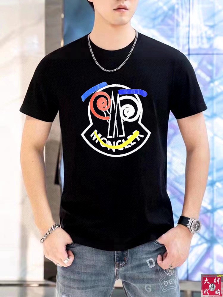 NO:143496,Moncler masked mouth, Fat Brother Gospel maximum 4XL wear to 200 pounds, top-grade round neck short sleeve high-end custom versatile style, anyone can easily control it, full custom fabric craftsmanship, the latest logo design of the luxurious classic brand on the chest, very high-end, those who understand goods must enter!  The style and tailoring are slim styles, which are very exquisite, showing aura and highlighting the exquisiteness of business men. This is the unique feature, the right slim fit, and the upper body effect is very good!  Size M-4XL, christian louboutin, Moncler, T-shirt, alexander wang19860909Moncler 蒙口 胖哥福音最大4XL穿到200斤顶级圆领短袖高级定制百搭款式 任何人都可以轻松驾驭 面料全订制工艺 胸前奢华经典品牌最新logo设计,非常显档次懂货的必须入！版型剪裁属于修身款 非常精致,显气场,又会凸显商务男士的精致,这就是独到之处,恰到好处的修身,上身效果非常赞！尺码M-4XL,,christian louboutin,Moncler,T-shirt,alexander wang,Men's clothing