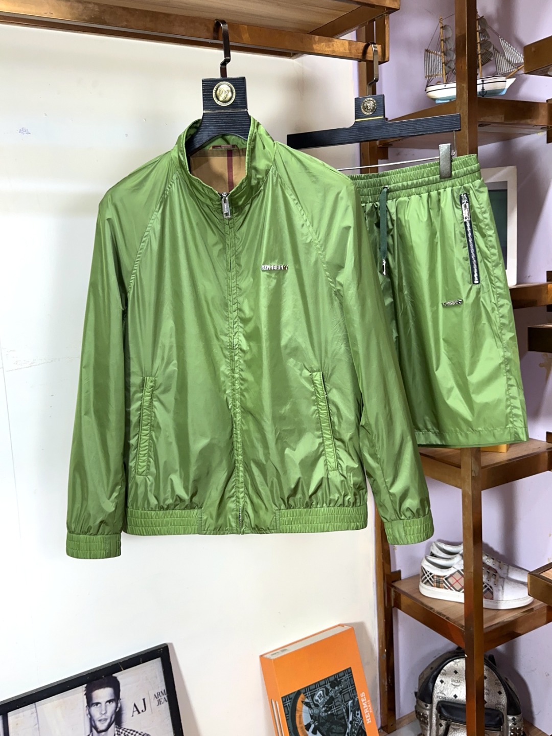 NO:141148,Burberry exclusively offers new trendy men's fashionable shorts suits, trendy and fashionable casual short-sleeved suits!  High breathability and comfort, impeccable details, brand elements design concept, reflecting high quality. It presents casual cut and has a great upper body style!  Code number M-3XL, burberry, burberry, shorts, T-shirt, alexander wang19860909Burberry 巴宝莉 独家专供新款潮男时尚短裤套装,潮流时尚休闲短袖套装！透气舒适度高,细节无可挑剔,品牌元素设计理念,体现高品质.呈现休闲裁剪,上身版型超赞！码数M-3XL,,burberry,burberry,shorts,T-shirt,alexander wang,Men's clothing