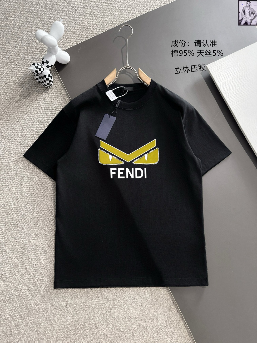 NO:141089,Fendi New summer style mercerized fabric short-sleeved T. The world's top men's clothing, simple and fashionable, calm and versatile, atmospheric and elegant, extremely comfortable and comfortable. High-end fabrics, bright colors, ultimate smooth touch, delicate and not easy to wrinkle, luxurious and noble, crisp and stylish. Lock needles, high-density sewing, all details are meticulous!  Worth owning.  S-2XL European version is large, fendi, fendi, T-shirt, alexander wang19860909Fendi 芬迪 夏季新款 丝光面料短袖T 全球顶级男装,简约时尚,从容百搭,大气优雅 极度舒适＇体验 高端面料 色泽鲜艳 极致顺滑触感 细腻不易起皱 奢华高贵 挺括有型 锁针、高密度缝制,一切的细节处理一丝不苟！值得拥有．S-2XL 欧版偏大,,fendi,fendi,T-shirt,alexander wang,Men's clothing