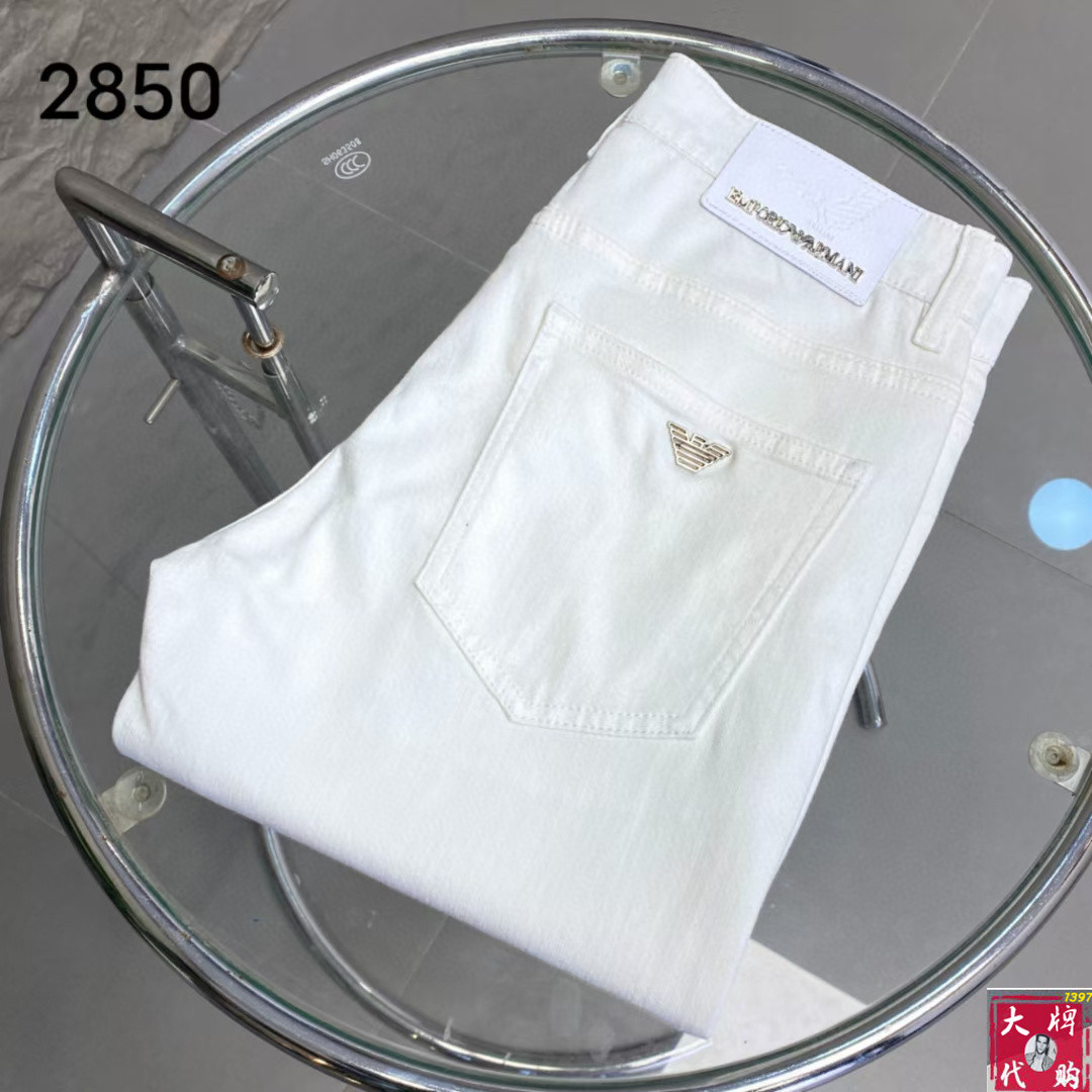 NO:410918,Armani Men's Jeans Original Original Clothing Original Wash Water!  Imported original wash elastic fabrics, complex handicrafts superimposed, any wash process will become a completely different color effect after a few more seconds, so it is more precious, especially long-lasting and odor-resistant... Use the best tannin elastic texture, genuine leather leather cards, high-quality metal accessories... to create a unique and original jeans style!  Original hardware and accessories, super positive style, comfortable and breathable, extremely high grade, counter quality, and handsome upper body. Number of sizes 29-38, Armani, Armani, Jeans, alexander wang19860909Armani 阿玛尼 男士牛仔裤原厂原布原洗水！进口原版水洗弹力面料,复杂的手工艺叠加,任何一个洗水环节多停留几秒都会变成完全不一样的颜色效果,所以越加珍贵,特别持久、耐味…… 选用上乘的丹宁弹力质感,真皮皮牌、高定的金属辅料……打造出独特及原创的牛仔裤款型！原版五金辅料,版型超正,舒适透气,档次极高,专柜品质,上身帅气十足. 码数29-38,,armani,armani,jeans,alexander wang,Men's clothing