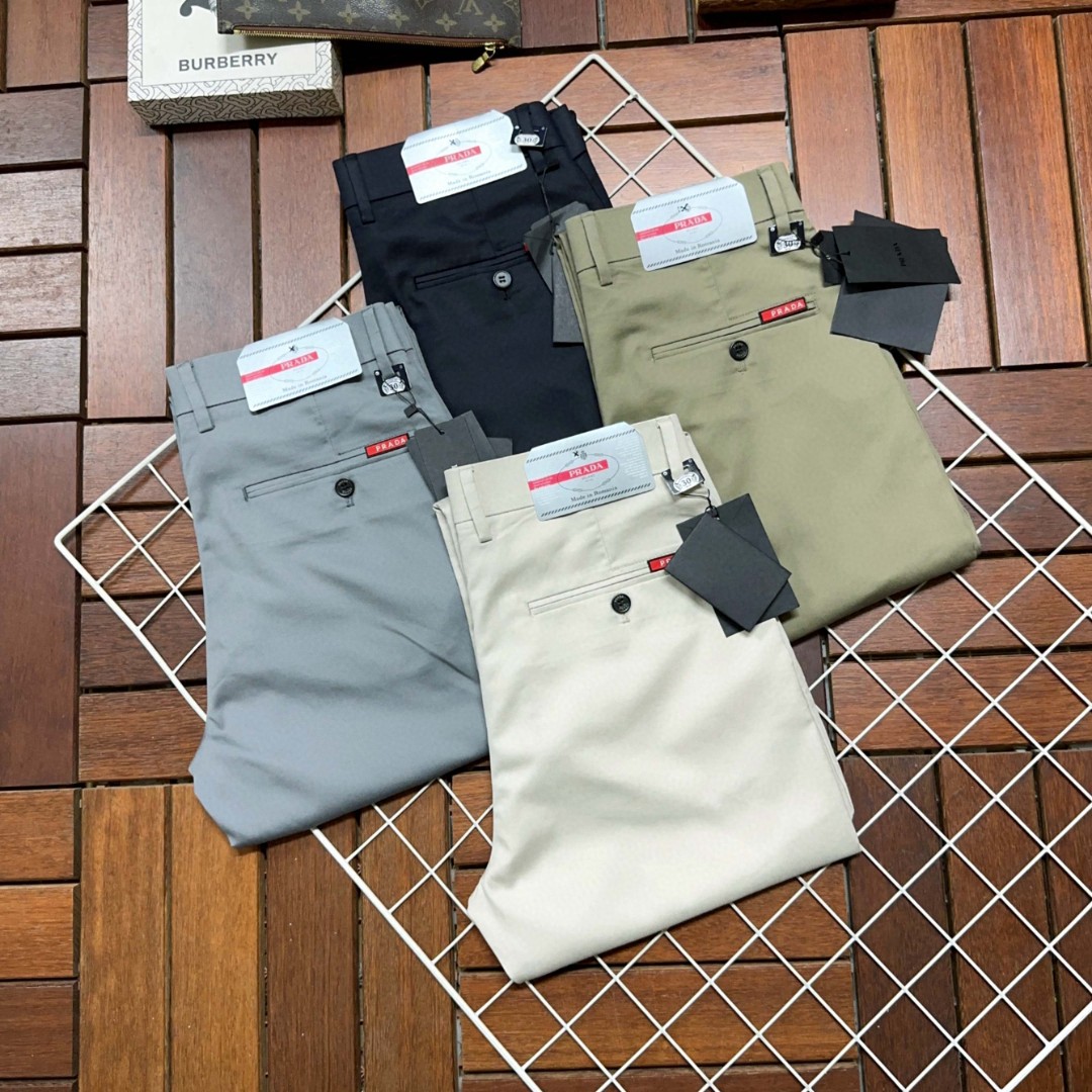 NO:147831,Prada New style and new products available in counters. The original 1:1 product for physical store top casual pants, suitable for all ages. The highest version of European imported fabrics is comfortable, soft and skin-friendly, with super cool and stylish upper body effect, a must-have for wardrobe!  Suitable for any occasion Size 29-40, prada, prada, alexander wang19860909Prada普拉达 新款新品 专柜有售 实体店极品休闲裤专柜原版1:1好货,适合各个年龄段.市场最高版本的欧洲进口面料.舒适柔软亲肤,上身效果超级棒时尚百搭,笔挺有型,衣橱必备！适合任何场合穿着 尺码29-40,,prada,prada,alexander wang,Men's clothing