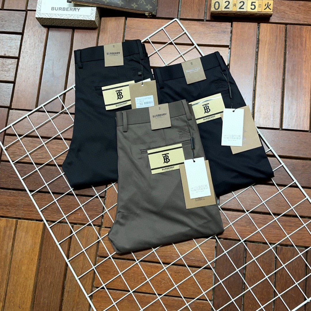 NO:410944,Burberry Burberry is coming, new styles and new products are available for sale in the counter. The original 1:1 product of the counter in physical stores is suitable for all ages. The highest version of the imported European fabric in the market is comfortable, soft and skin-friendly, with super cool and fashionable and versatile effect, straight and stylish, a must-have for the wardrobe!  Suitable for any occasion Size: 29-40, burberry, burberry, alexander wang19860909Burberry 巴宝莉 爆款来袭 新款新品 专柜有售 实体店已极品休闲裤西裤专柜原版1:1好货,适合各个年龄段.市场最高版本的欧洲进口面料.舒适柔软亲肤,上身效果超级棒时尚百搭,笔挺有型,衣橱必备！适合任何场合穿着 尺码:29-40,,burberry,burberry,alexander wang,Men's clothing