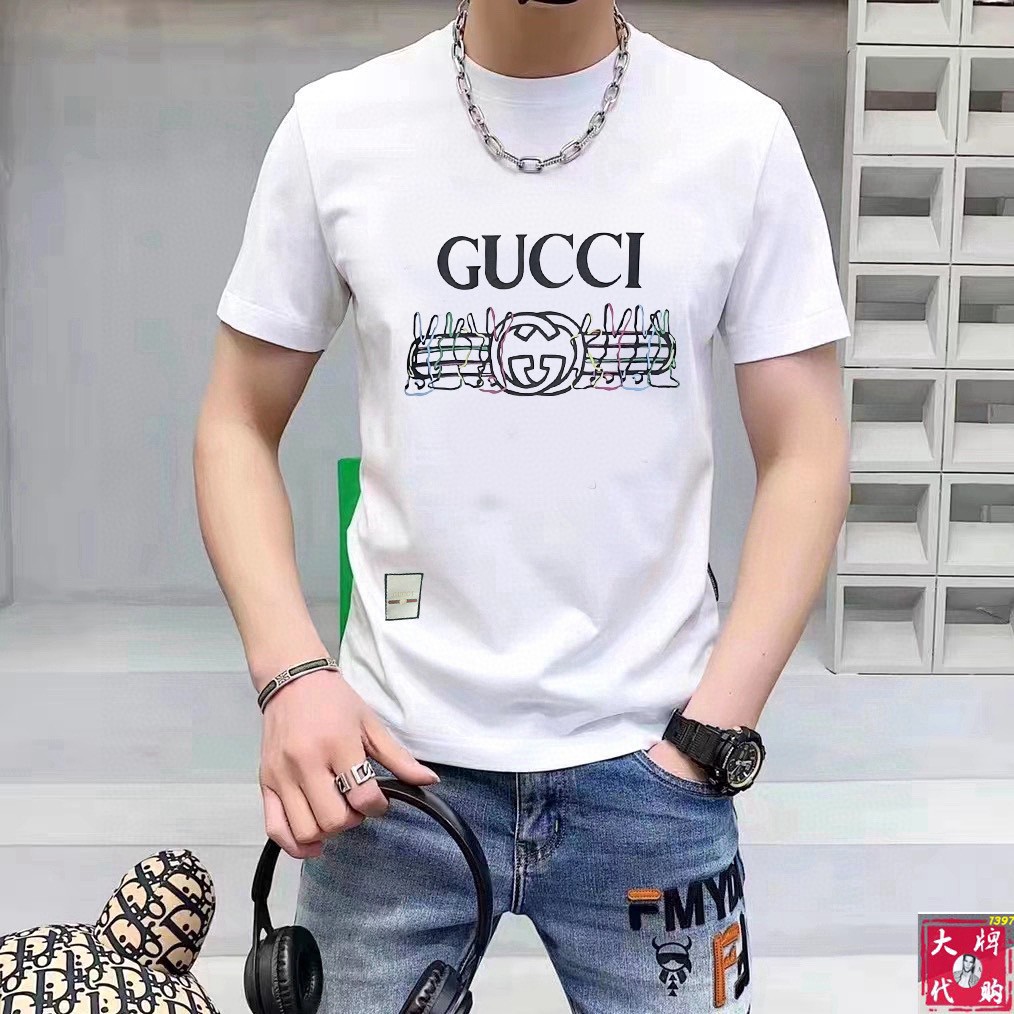 NO:147890,GUCCI Guqi Max 4XL to 200 catties top-grade fashionable round neck short sleeve high-quality custom high-quality custom versatile styles. Anyone can easily control it. Fully customized fabric craftsmanship. The latest logo design of luxury classic brand on the chest is very high-end. Those who understand goods must enter!  The style and tailoring are slim styles, which are very exquisite, showing aura and highlighting the exquisiteness of business men. This is the unique feature, the right slim fit, and the upper body effect is very good!  Size M-4XL, gucci, T-shirt, alexander wang19860909GUCCI 古奇 最大4XL穿到200斤顶级时尚圆领短袖高级无痕定制高级定制百搭款式 任何人都可以轻松驾驭 面料全订制工艺 胸前奢华经典品牌最新logo设计,非常显档次懂货的必须入！版型剪裁属于修身款 非常精致,显气场,又会凸显商务男士的精致,这就是独到之处,恰到好处的修身,上身效果非常赞！尺码M-4XL,,gucci,T-shirt,alexander wang,Men's clothing