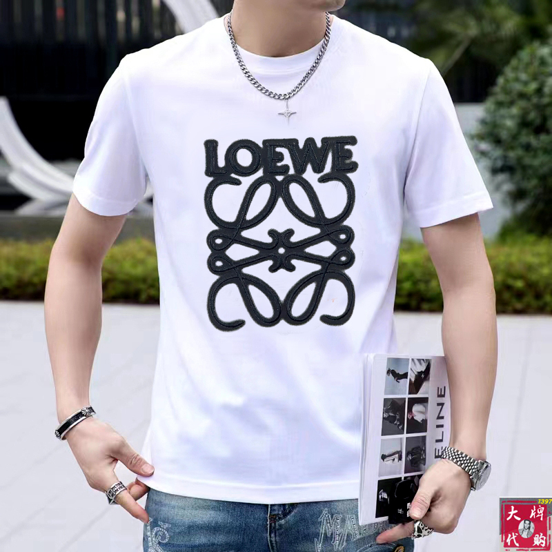 NO:147950,Loewe, Fat Brother Gospel Maximum XL can wear 200 kilograms, top-level round neck casual short sleeves, top-level version, high-end custom versatile styles, anyone can easily control the fabric, full customization and craftsmanship, the latest logo design of the luxurious classic brand on the chest, very high-end and those who understand goods must enter!  The style and tailoring are slim styles, which are very exquisite, showing aura and highlighting the exquisiteness of business men. This is the unique feature, the right slim fit, and the upper body effect is very good!  Size XS-XL (counter code is equivalent to M-3XL), loewe,loewe,T-shirt,alexander wang19860909Loewe 罗意威 胖哥福音最大XL可穿200斤 顶级圆领休闲短袖 顶级版本 高级定制百搭款式 任何人都可以轻松驾驭 面料全订制工艺 胸前奢华经典品牌最新logo设计,非常显档次懂货的必须入！版型剪裁属于修身款 非常精致,显气场,又会凸显商务男士的精致,这就是独到之处,恰到好处的修身,上身效果非常赞！尺码XS-XL（专柜码等同M-3XL）,,loewe,loewe,T-shirt,alexander wang,Men's clothing