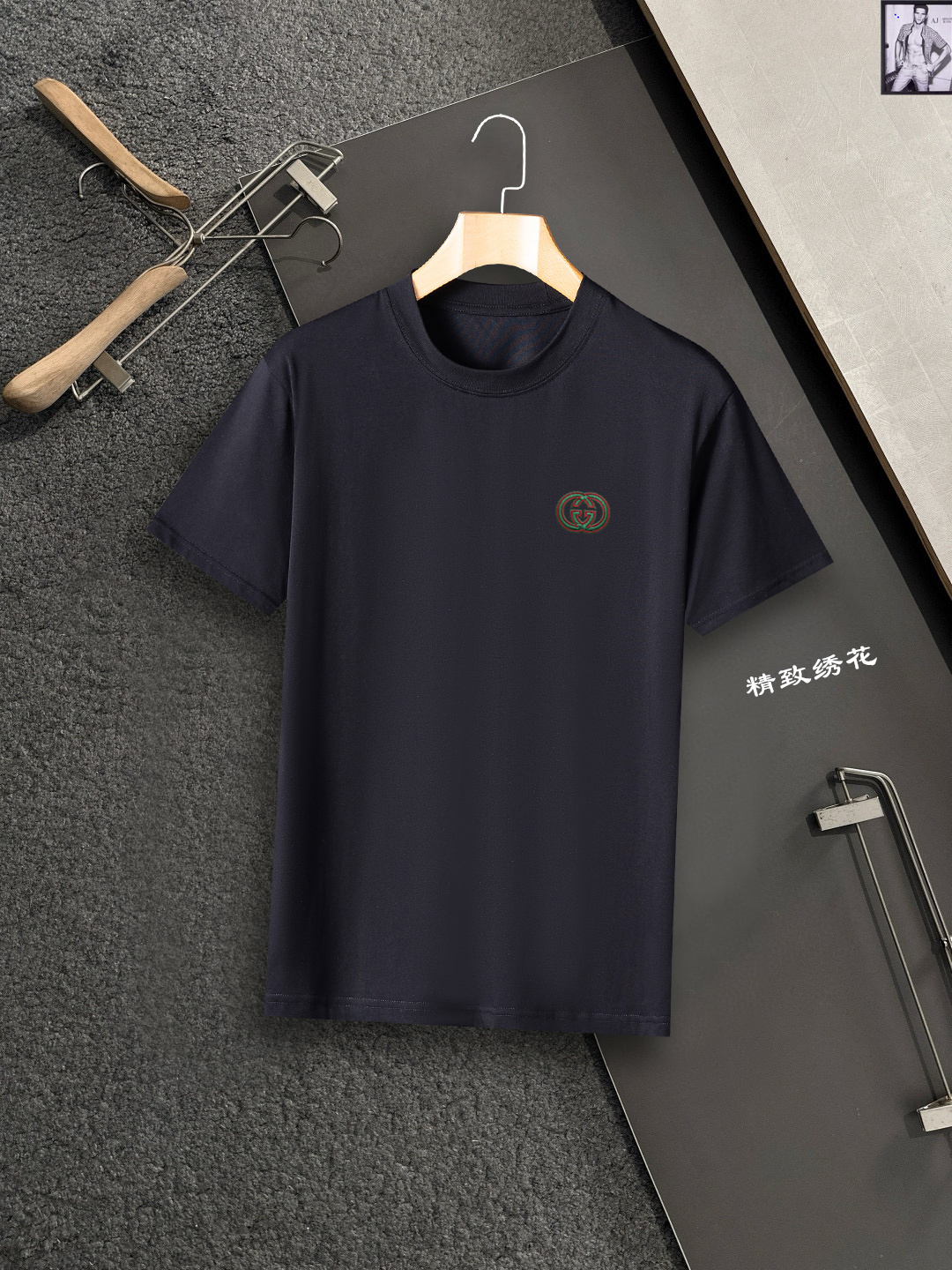 NO:147729,Gucci New style is synchronized on the official website, high-end customization and versatile styles, which can be easily controlled by anyone. The fabric is fully customized craftsmanship, the brand logo design on the chest is very high-end, fashionable, casual and exquisite, and the upper body effect is very good!  Size S-2XL, gucci,alexander wang19860909Gucci 古奇 新款官网同步,高级定制百搭款式 任何人都可以轻松驾驭 面料全订制工艺 胸前品牌logo设计,非常显档次版型时尚潮流休闲精致,上身效果非常赞！尺码S-2XL,,gucci,alexander wang,Men's clothing