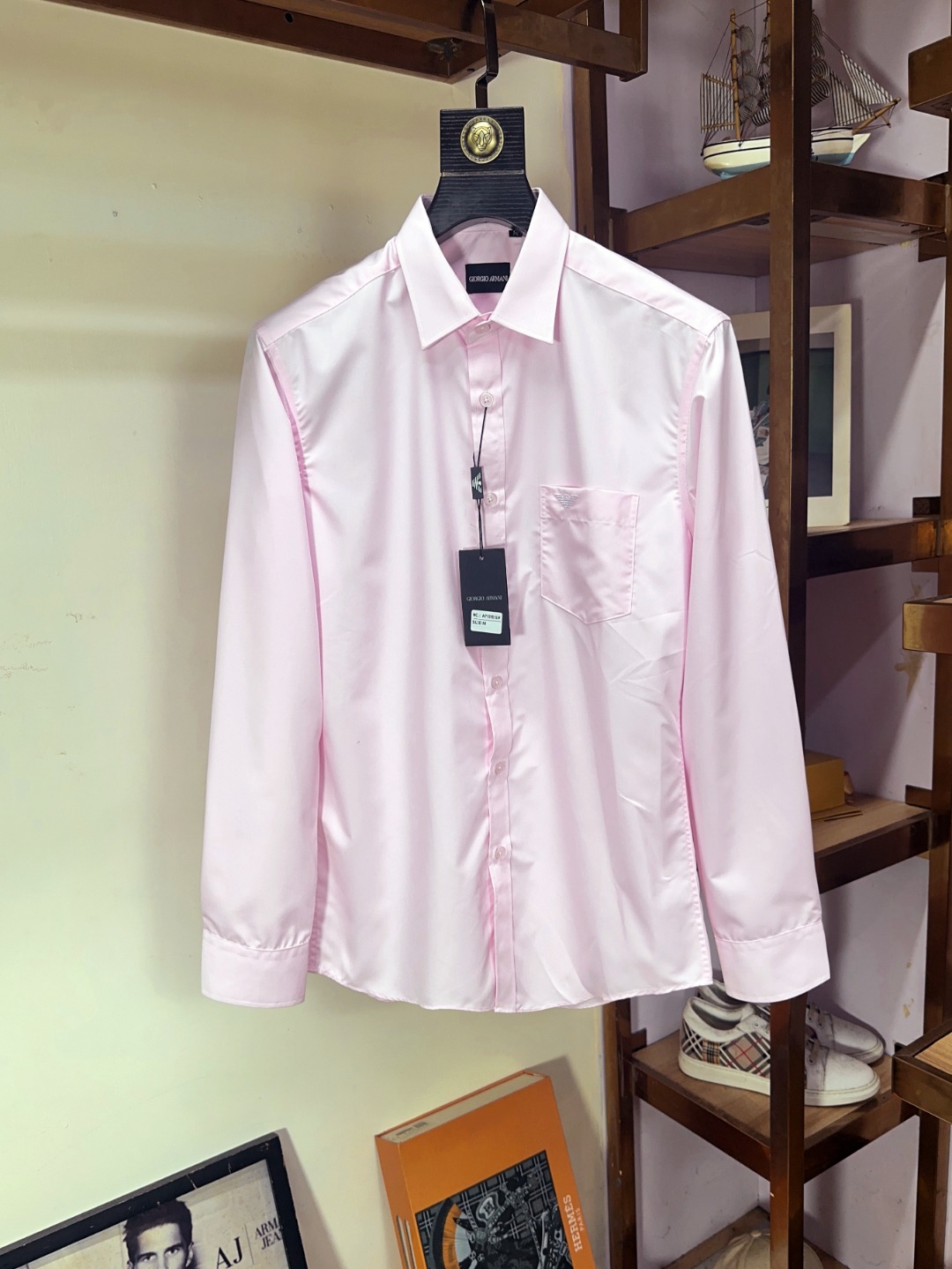 NO:147827,Prada Top-grade business original single long-sleeved shirt high-end custom versatile styles, anyone can easily control it. Fully customized fabric craftsmanship, the latest logo design of luxury classic brand on the chest, which is very high-end and must be entered if you understand the goods!  The style and tailoring are slim styles, which are very exquisite, showing aura and highlighting the exquisiteness of business men. This is the unique feature, the right slim fit, and the upper body effect is very good!  Size M-3XL (maximum wear to 190 catties), prada, prada, shirts, alexander wang19860909Prada 普拉达 顶级商务原单长袖衬衫高级定制百搭款式 任何人都可以轻松驾驭 面料全订制工艺 胸前奢华经典品牌最新logo设计,非常显档次懂货的必须入！版型剪裁属于修身款 非常精致,显气场,又会凸显商务男士的精致,这就是独到之处,恰到好处的修身,上身效果非常赞！尺码M-3XL（最大穿到190斤）,,prada,prada,shirts,alexander wang,Men's clothing