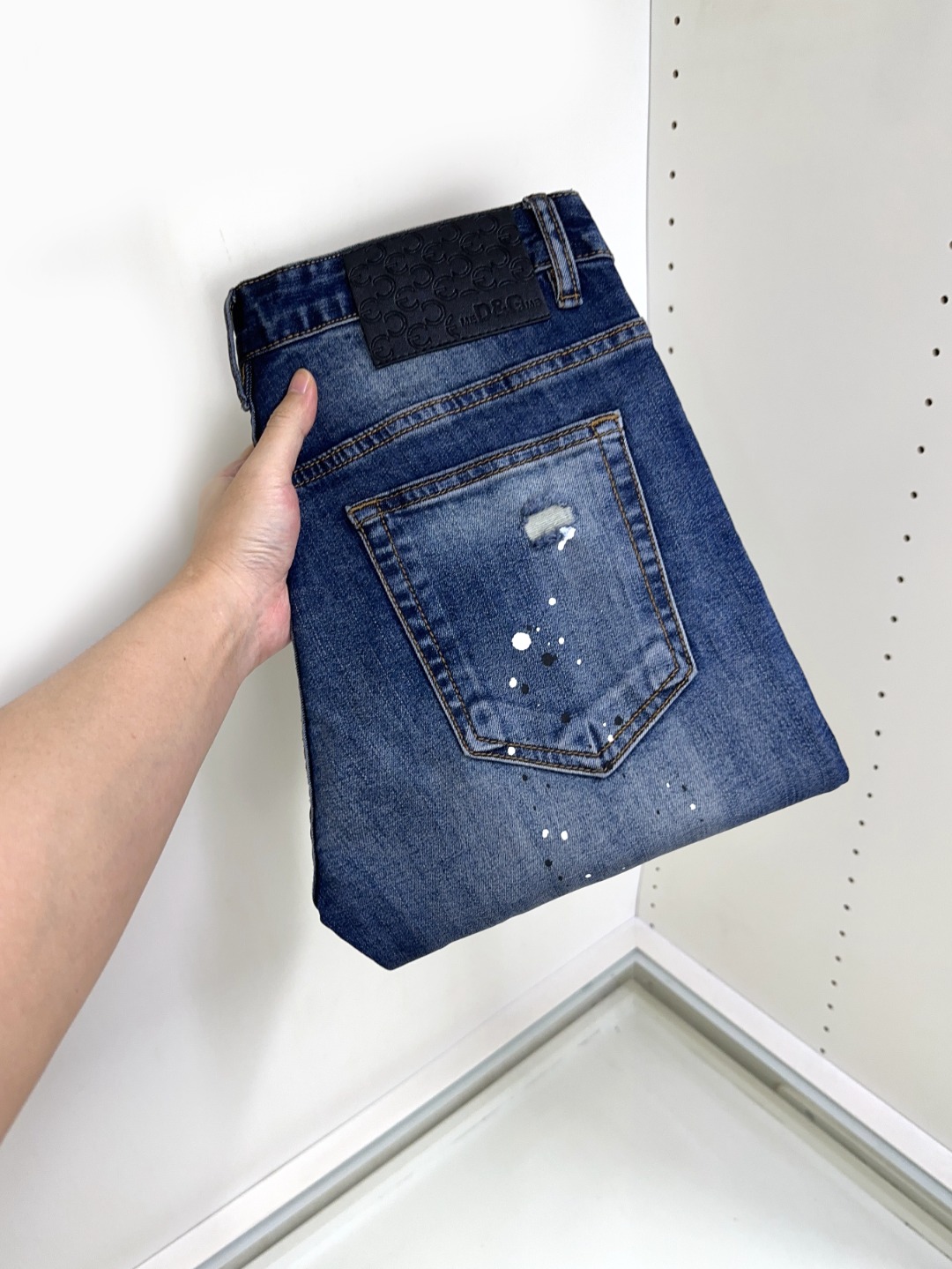 NO:154480,DG Dolce & Gabbana New style and new products available for sale in counters. The original 1:1 product for physical stores, suitable for all ages. The highest version of imported European fabrics in the market. They are comfortable, soft and skin-friendly. The upper body effect is super fashionable and versatile. They are straight and stylish. They are a must-have in the wardrobe!  Suitable for any occasion Size 29-38, Dolce & Gabbana, Dolce & Gabbana, jeans, alexander wang19860909DG 杜嘉班纳 新款新品 专柜有售 实体店极品牛仔裤专柜原版1:1好货,适合各个年龄段.市场最高版本的欧洲进口面料.舒适柔软亲肤,上身效果超级棒时尚百搭,笔挺有型,衣橱必备！适合任何场合穿着 尺码29-38,,Dolce&Gabbana,Dolce&Gabbana,jeans,alexander wang,Men's clothing