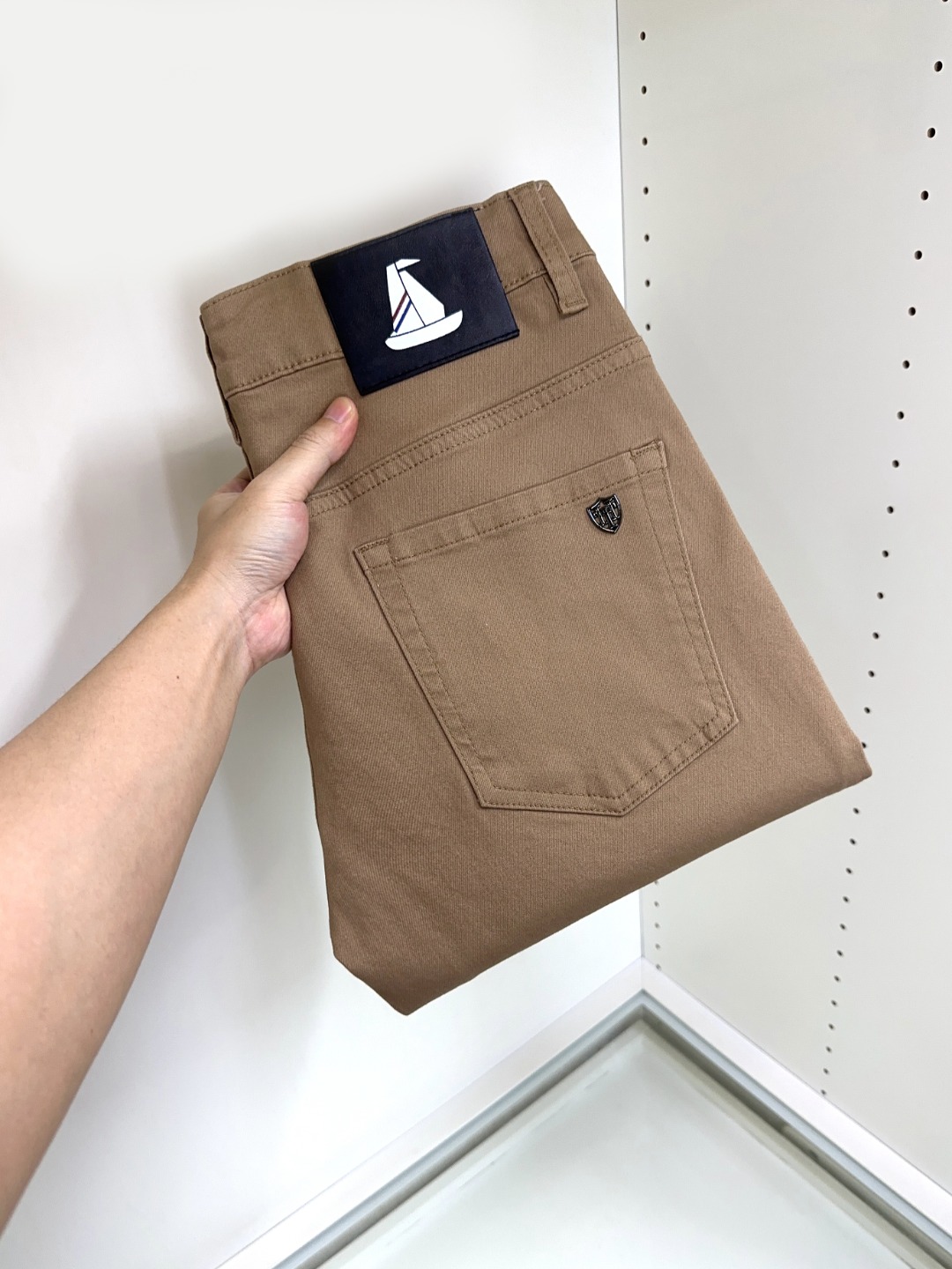 NO:154495,TB Tom Brown's hot products are coming, new models and new products are available in the counter. The physical store has the best jeans counter original 1:1, suitable for all ages. The highest version of the imported European fabric in the market. It is comfortable, soft and skin-friendly, and the upper body effect is super fashionable and versatile, straight and stylish, and a must-have in the wardrobe!  Suitable for any occasion Size 29-38, thom browne, jeans, alexander wang19860909TB 汤姆布朗 爆款来袭 新款新品 专柜有售 实体店已极品牛仔裤专柜原版1:1好货,适合各个年龄段.市场最高版本的欧洲进口面料.舒适柔软亲肤,上身效果超级棒时尚百搭,笔挺有型,衣橱必备！适合任何场合穿着 尺码29-38,,thom browne,jeans,alexander wang,Men's clothing