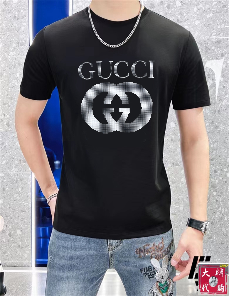 NO:154571,Gucci Fat Brother Gospel XL wears 200 pounds, top-quality round neck, casual short-sleeved high-end custom versatile style, anyone can easily control it, full-customized fabric craftsmanship, the latest logo design of luxury classic brand on the chest, very high-end, those who understand goods must enter!  The style and tailoring are slim styles, which are very exquisite, showing aura and highlighting the exquisiteness of business men. This is the unique feature, the right slim fit, and the upper body effect is very good!  Size XS-XL (counter code is equivalent to M-3XL), gucci, T-shirt, alexander wang19860909Gucci 古奇 胖哥福音XL穿200斤 顶级圆领休闲短袖高级定制百搭款式 任何人都可以轻松驾驭 面料全订制工艺 胸前奢华经典品牌最新logo设计,非常显档次懂货的必须入！版型剪裁属于修身款 非常精致,显气场,又会凸显商务男士的精致,这就是独到之处,恰到好处的修身,上身效果非常赞！尺码XS-XL（专柜码等同M-3XL）,,gucci,T-shirt,alexander wang,Men's clothing