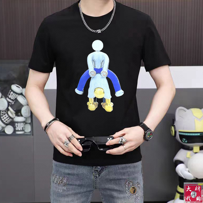 NO:159309,Loewe, Fat Brother Gospel Maximum XL can wear 200 kilograms, top-level round neck casual short sleeves, top-level version, high-end custom versatile styles, anyone can easily control the fabric, full customization and craftsmanship, the latest logo design of the luxurious classic brand on the chest, very high-end and those who understand goods must enter!  The style and tailoring are slim styles, which are very exquisite, showing aura and highlighting the exquisiteness of business men. This is the unique feature, the right slim fit, and the upper body effect is very good!  Size XS-XL (counter code is equivalent to M-3XL), loewe,loewe,T-shirt,alexander wang19860909Loewe 罗意威 胖哥福音最大XL可穿200斤 顶级圆领休闲短袖 顶级版本 高级定制百搭款式 任何人都可以轻松驾驭 面料全订制工艺 胸前奢华经典品牌最新logo设计,非常显档次懂货的必须入！版型剪裁属于修身款 非常精致,显气场,又会凸显商务男士的精致,这就是独到之处,恰到好处的修身,上身效果非常赞！尺码XS-XL（专柜码等同M-3XL）,,loewe,loewe,T-shirt,alexander wang,Men's clothing