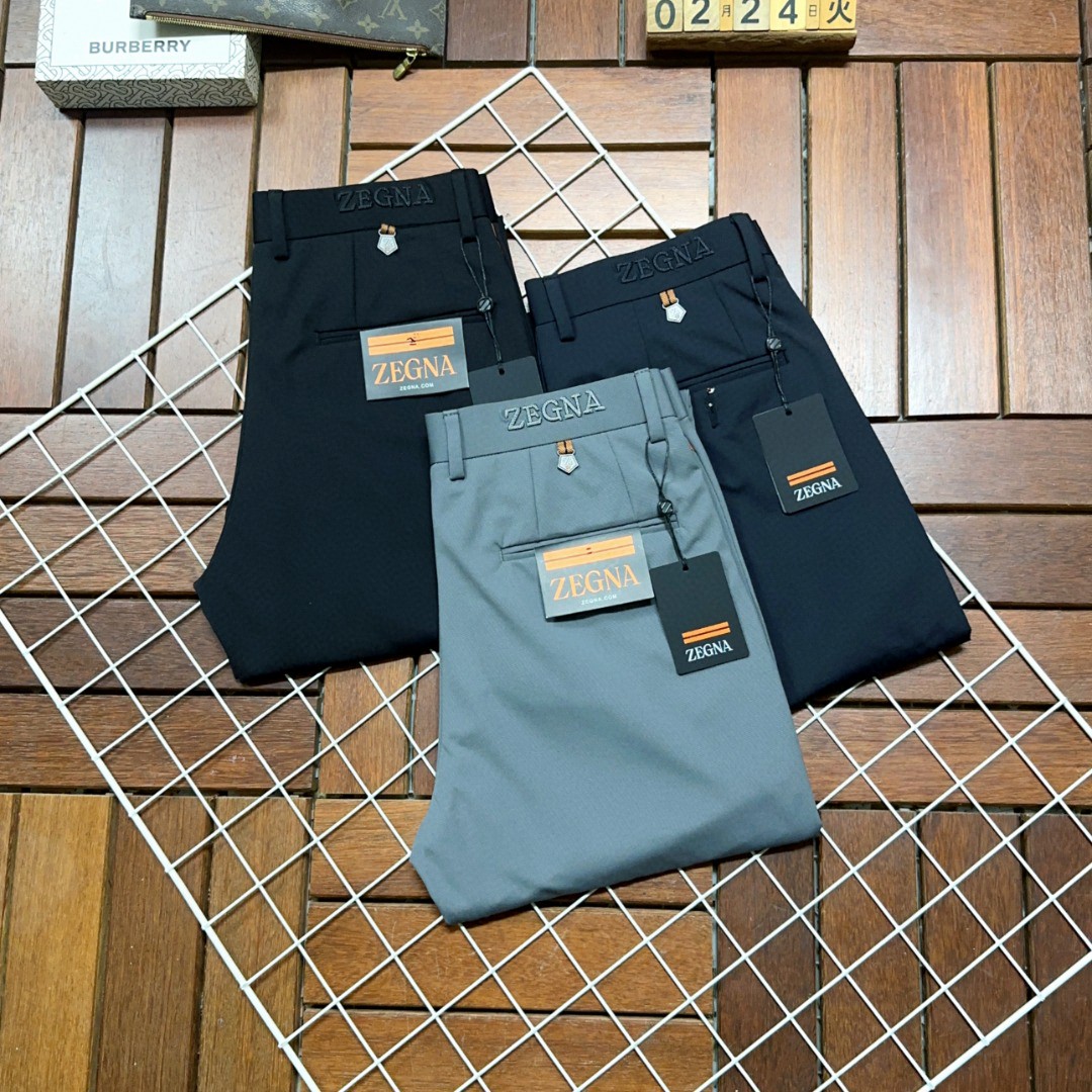 NO:159308,Zegna is coming, new styles and new products are available in the counter. The physical store has the best casual trousers and trousers. The original 1:1 product is suitable for all ages. The highest version of the imported European fabric in the market. It is comfortable, soft and skin-friendly. The upper body effect is super fashionable and versatile. It is straight and stylish. It is a must-have for the wardrobe!  Suitable for any occasion Size: 29-40, zegna,alexander wang19860909Zegna 杰尼亚 爆款来袭 新款新品 专柜有售 实体店已极品休闲裤西裤专柜原版1:1好货,适合各个年龄段.市场最高版本的欧洲进口面料.舒适柔软亲肤,上身效果超级棒时尚百搭,笔挺有型,衣橱必备！适合任何场合穿着 尺码:29-40,,zegna,alexander wang,Men's clothing