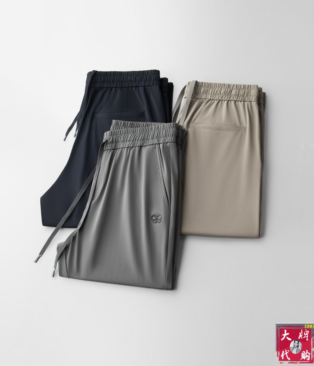 NO:159278,BV Baojiati Early Spring New Style New Men's Elastic Strap Leisure Pants, Business Leisure Style!  !  The fabric is important!  Baby's skin is smooth!  !  Customer supplies fixed fabrics, and you can find that they are very smooth fabrics, soft and skin-friendly. The upper body is crisp and stylish, and the surface has a warm and shiny feeling. It is high-end and textured. The upper body is very distinctive, with classic brand logo embellishment, elegant and natural style, moderate thickness, suitable for autumn and winter wear, and the hardware and accessories are all in all quality!  A very practical style for business and casual wear. 30-38, bottega veneta, alexander wang19860909BV 宝嘉缇 早春新款新款男士松紧带休闲裤、商务休闲款！！重在面料！婴儿肌肤般的柔滑！！客供定织料,入手便知极具柔滑面料,手感柔软亲肤,上身挺括有型,表面又有着温润的光泽感,高档而显质感,经典细节处理,上身很有特点,经典品牌标识点缀,优雅自然的版型,厚度适中,适合秋冬穿着,五金辅料全品相！商务休闲都很实穿的一款. 码数30-38,,bottega veneta,alexander wang,Men's clothing