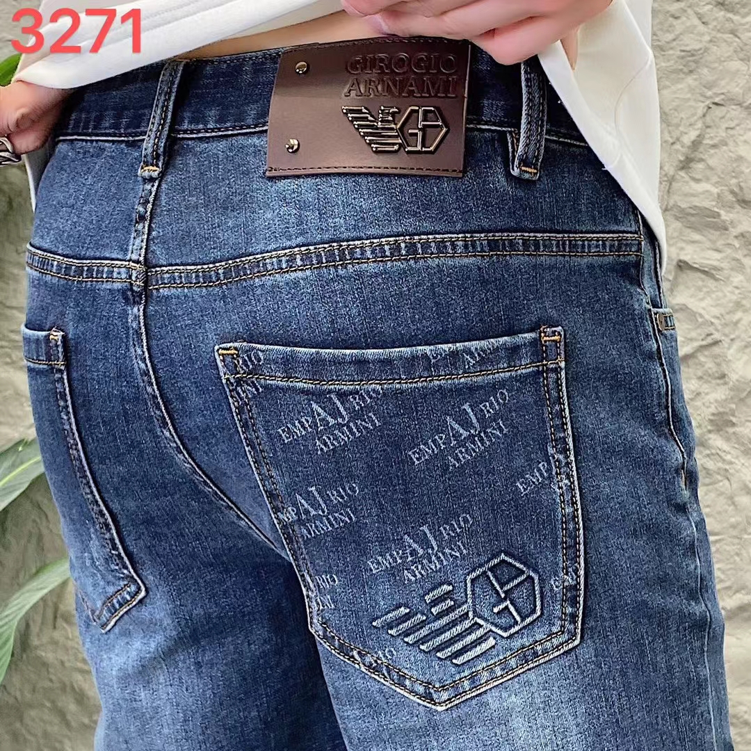 NO:160641,Armani Men's Jeans Original Original Clothing Original Wash Water!  Imported original washing elastic fabrics, complex handicrafts superimposed, any washing step will become a completely different color effect after a few more seconds, so it is more precious, especially long-lasting and odor-resistant... Use the best tannin elastic texture, genuine leather leather cards, high-quality metal accessories... to create a unique and original jeans style!  Original hardware accessories, super positive style, comfortable and breathable, extremely high grade, counter quality, and handsome upper body. Number of codes 29-38, Armani, Armani, jeans, alexander wang19860909Armani 阿玛尼 男士牛仔裤原厂原布原洗水！进口原版水洗弹力面料,复杂的手工艺叠加,任何一个洗水环节多停留几秒都会变成完全不一样的颜色效果,所以越加珍贵,特别持久、耐味…… 选用上乘的丹宁弹力质感,真皮皮牌、高定的金属辅料……打造出独特及原创的牛仔裤款型！原版五金辅料,版型超正,舒适透气,档次极高,专柜品质,上身帅气十足.码数29-38,,armani,armani,jeans,alexander wang,Men's clothing