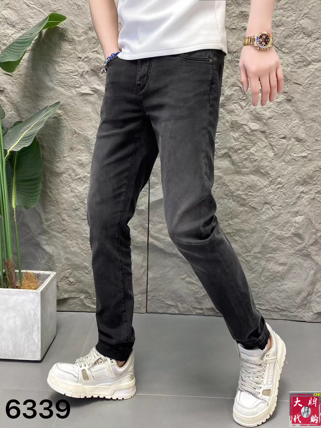 NO:160643,POLO Men's Jeans Original Original Clothing Original Wash Water!  Imported original wash elastic fabrics, complex handicrafts superimposed, any wash process will become a completely different color effect after a few more seconds, so it is more precious, especially long-lasting and odor-resistant... Use the best tannin elastic texture, genuine leather leather cards, high-quality metal accessories... to create a unique and original jeans style!  Original hardware and accessories, super positive style, comfortable and breathable, extremely high grade, counter quality, and handsome upper body. Number of 29-38, jeans, alexander wang19860909POLO 男士牛仔裤原厂原布原洗水！进口原版水洗弹力面料,复杂的手工艺叠加,任何一个洗水环节多停留几秒都会变成完全不一样的颜色效果,所以越加珍贵,特别持久、耐味…… 选用上乘的丹宁弹力质感,真皮皮牌、高定的金属辅料……打造出独特及原创的牛仔裤款型！原版五金辅料,版型超正,舒适透气,档次极高,专柜品质,上身帅气十足.码数29-38,,jeans,alexander wang,Men's clothing