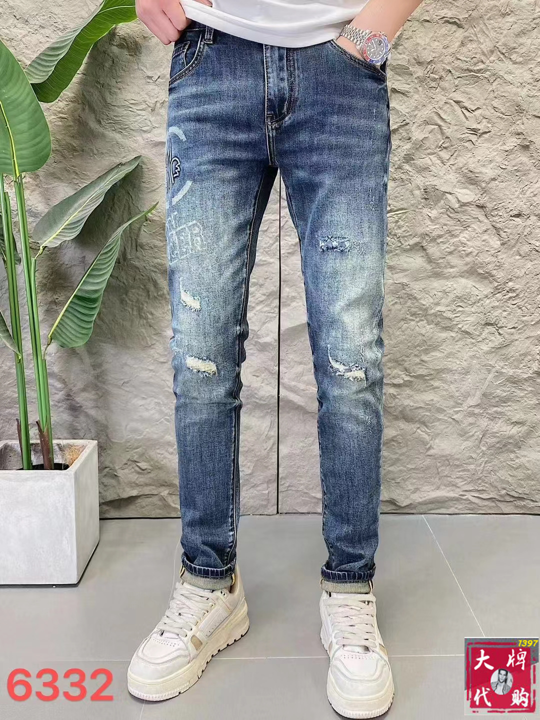 NO:160630,Moncler jeans with original original cloth and original wash water for men!  Imported original wash elastic fabrics, complex handicrafts superimposed, any wash process will become a completely different color effect after a few more seconds, so it is more precious, especially long-lasting and odor-resistant... Use the best tannin elastic texture, genuine leather leather cards, high-quality metal accessories... to create a unique and original jeans style!  Original hardware accessories, super positive style, comfortable and breathable, extremely high grade, counter quality, and handsome upper body. Number of 29-38, christian louboutin, Moncler, jeans, alexander wang19860909Moncler 蒙口 男士牛仔裤原厂原布原洗水！进口原版水洗弹力面料,复杂的手工艺叠加,任何一个洗水环节多停留几秒都会变成完全不一样的颜色效果,所以越加珍贵,特别持久、耐味…… 选用上乘的丹宁弹力质感,真皮皮牌、高定的金属辅料……打造出独特及原创的牛仔裤款型！原版五金辅料,版型超正,舒适透气,档次极高,专柜品质,上身帅气十足.码数29-38,,christian louboutin,Moncler,jeans,alexander wang,Men's clothing